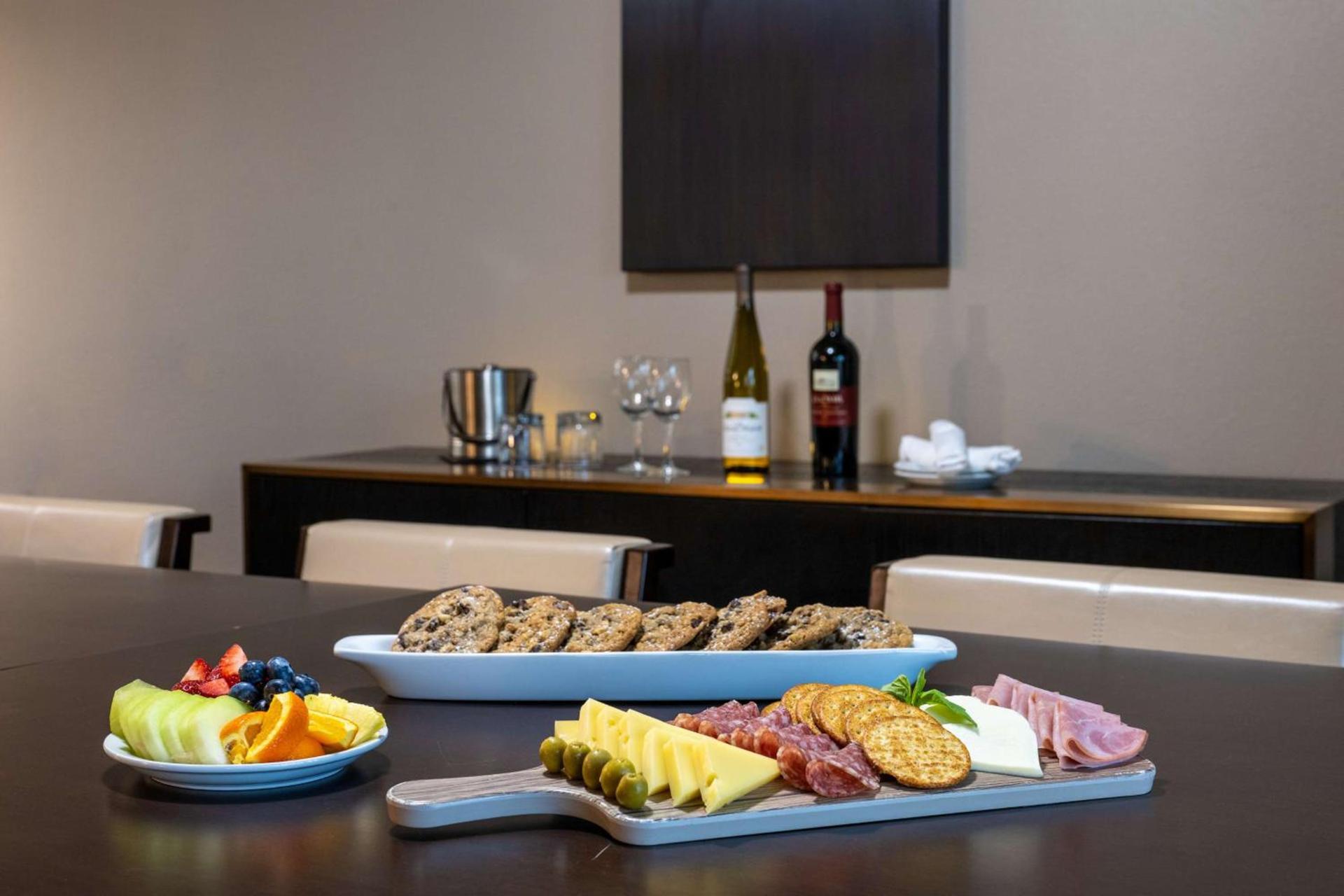 DoubleTree by Hilton Hotel Newark Airport photo 61