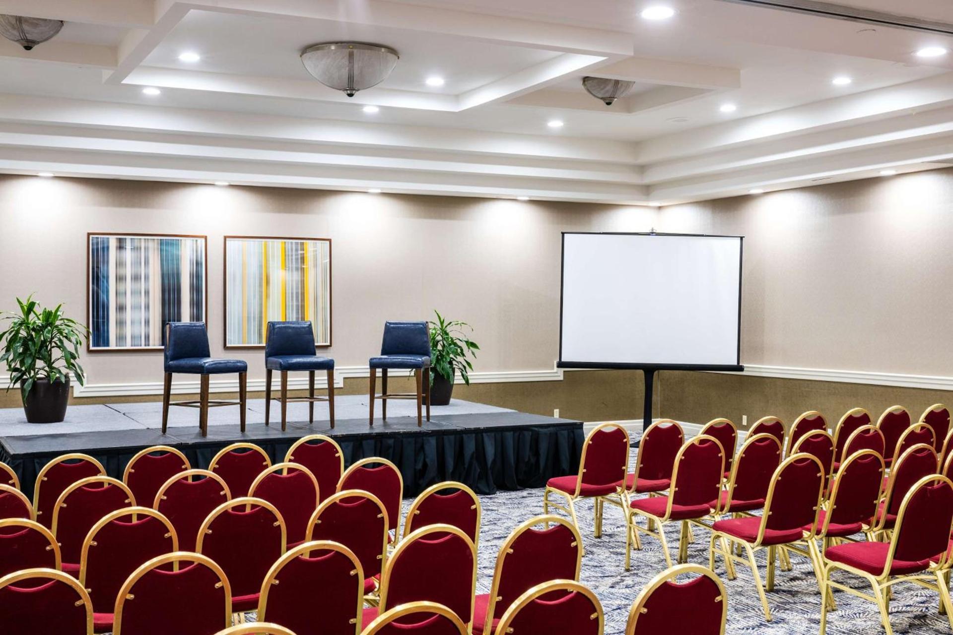 DoubleTree by Hilton Hotel Newark Airport photo 69