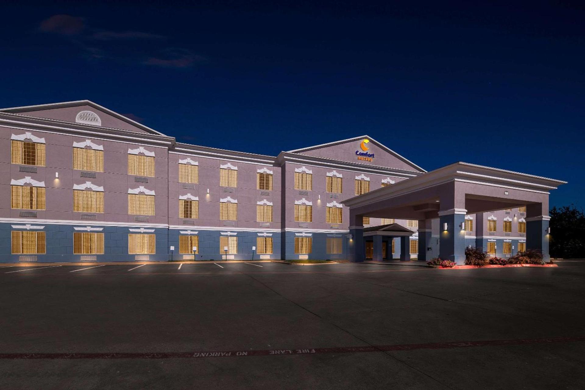 Comfort Suites Roanoke - Fort Worth North photo 9