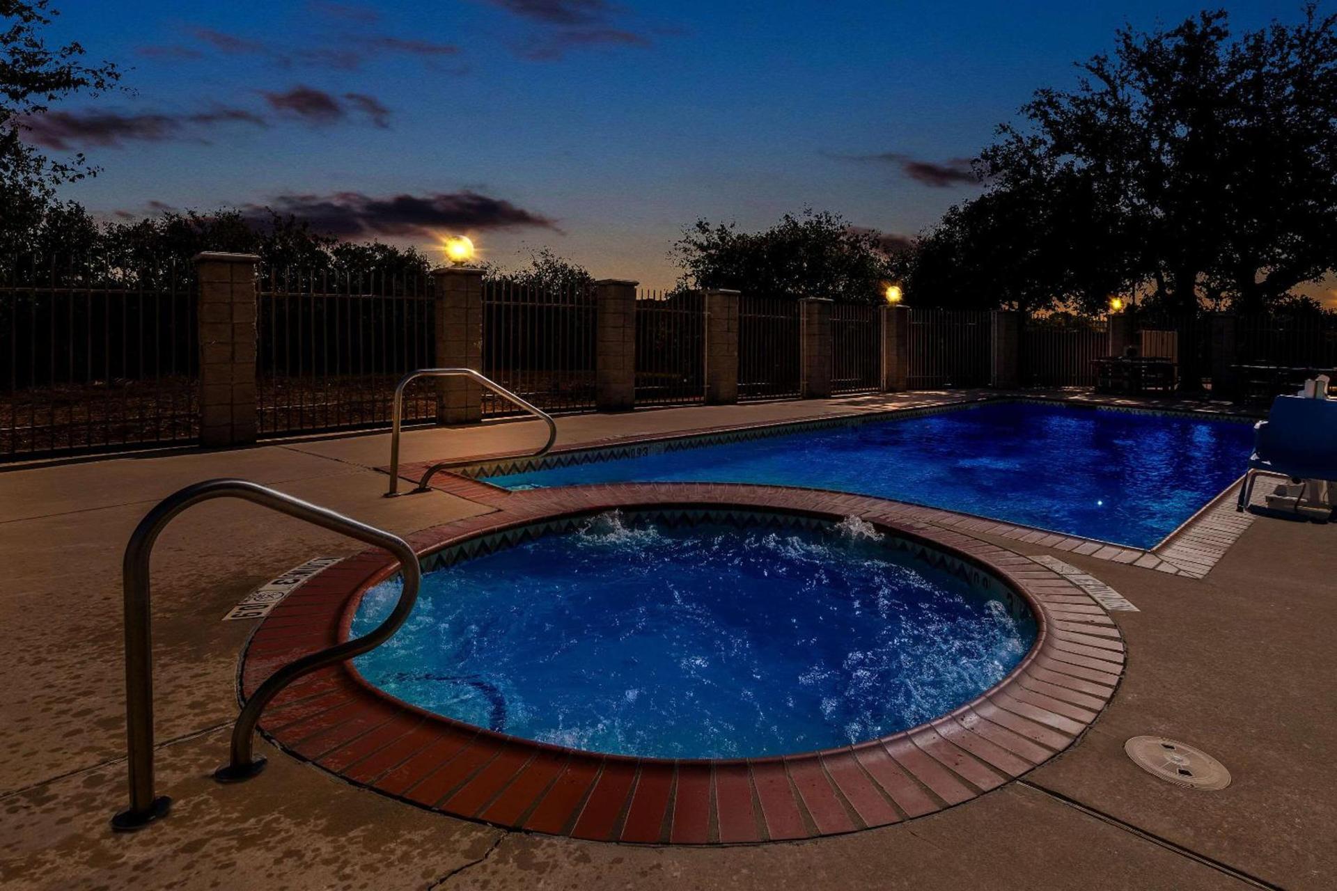 Comfort Suites Roanoke - Fort Worth North photo 13