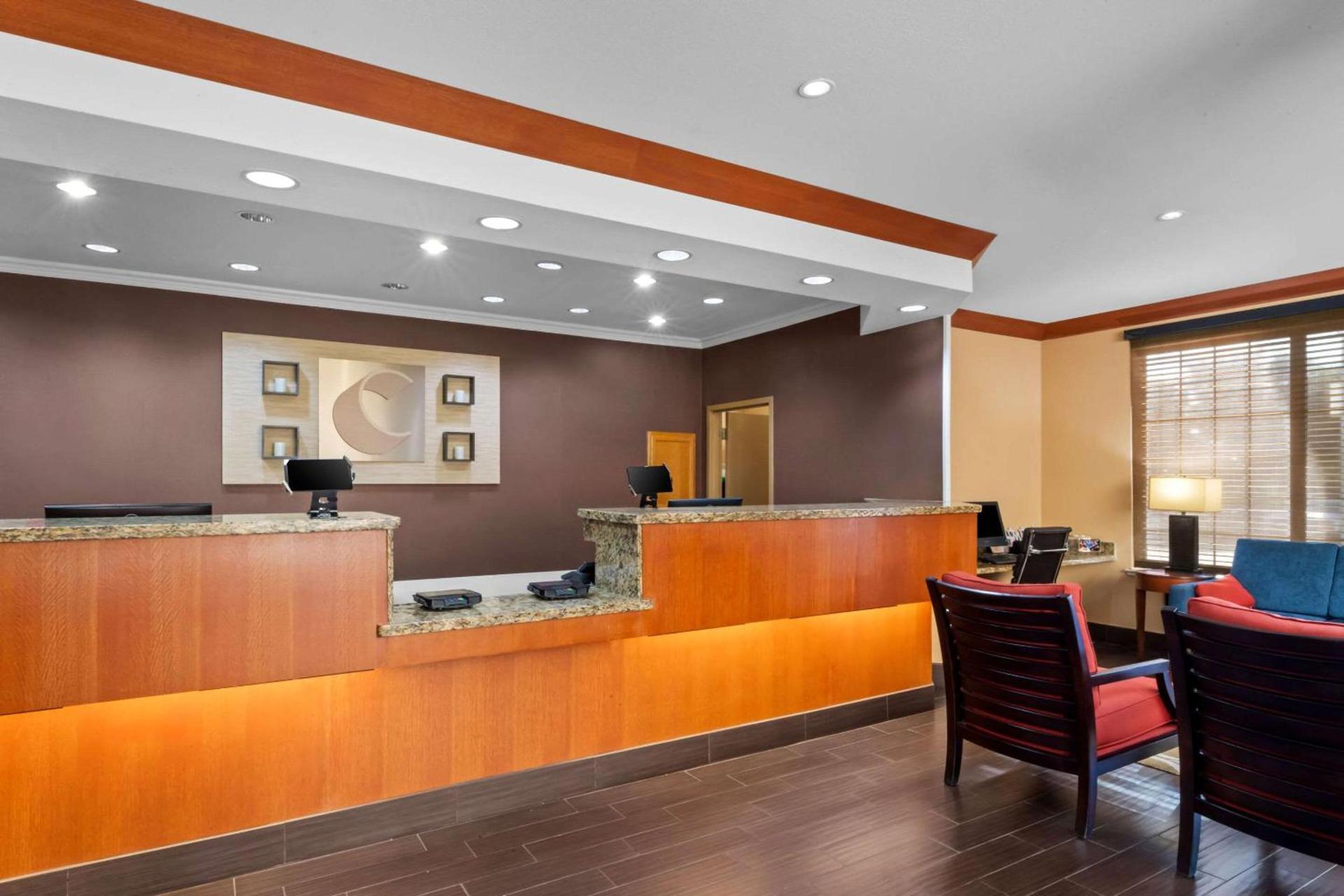 Comfort Suites Roanoke - Fort Worth North photo 16
