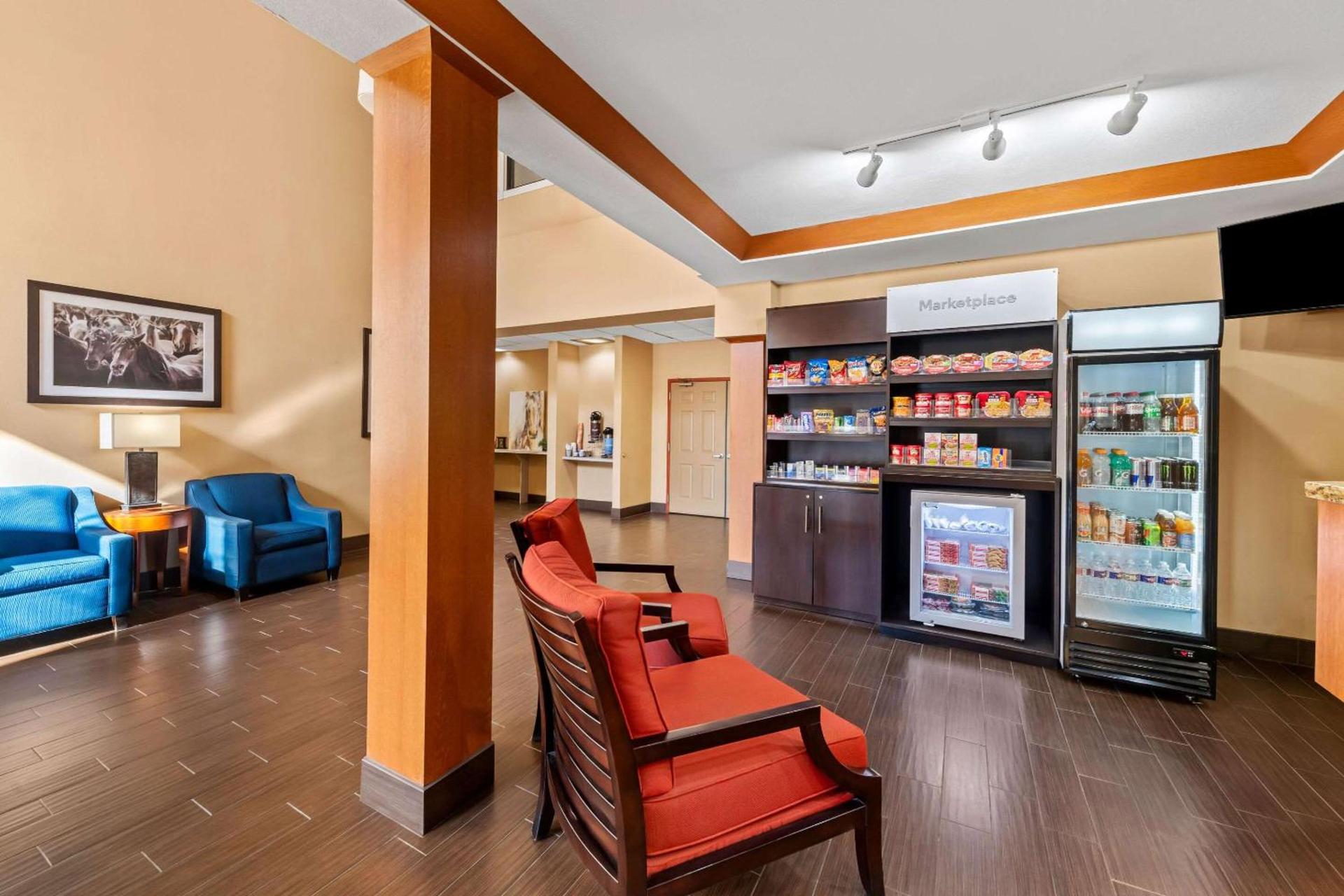 Comfort Suites Roanoke - Fort Worth North photo 18