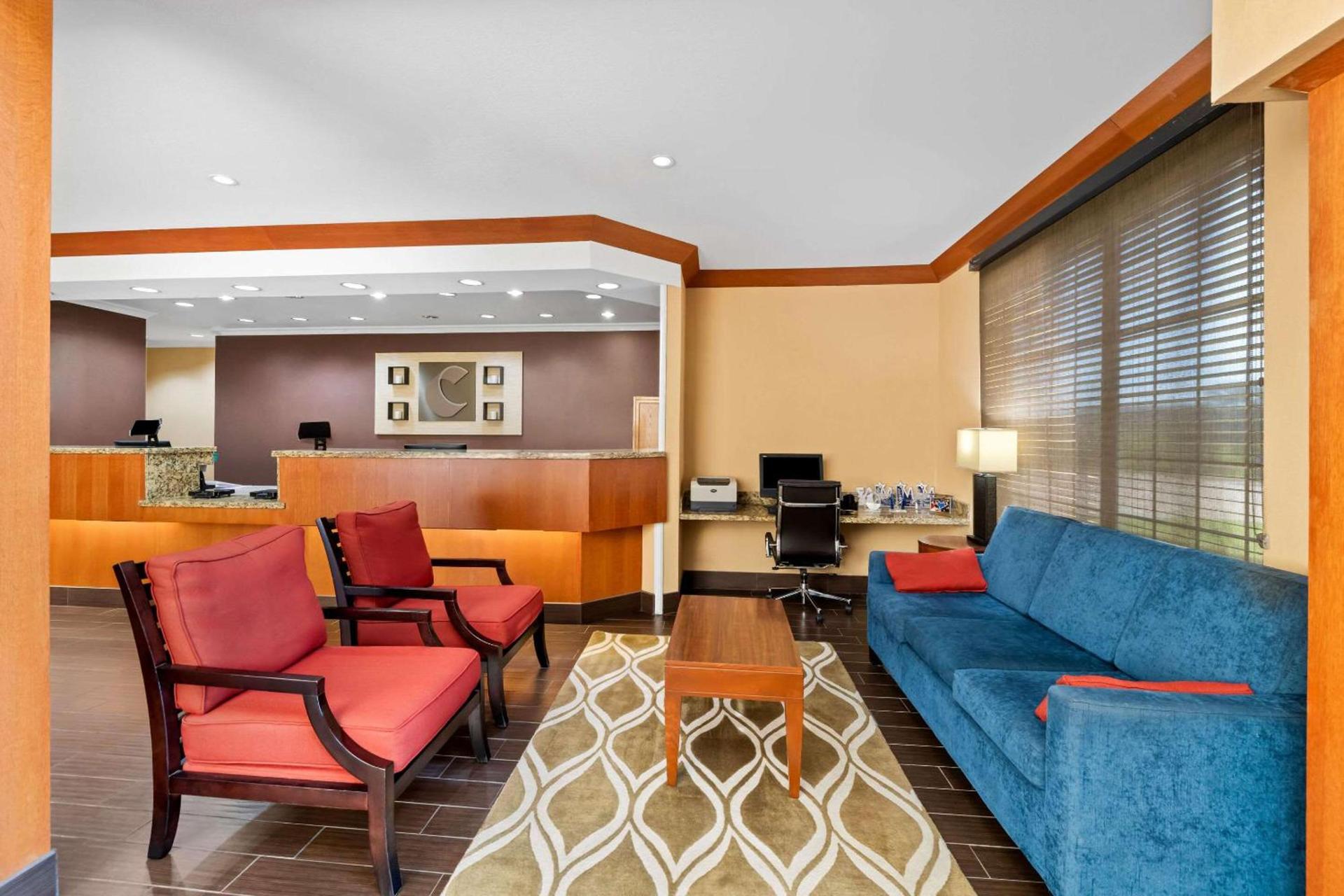 Comfort Suites Roanoke - Fort Worth North photo 17