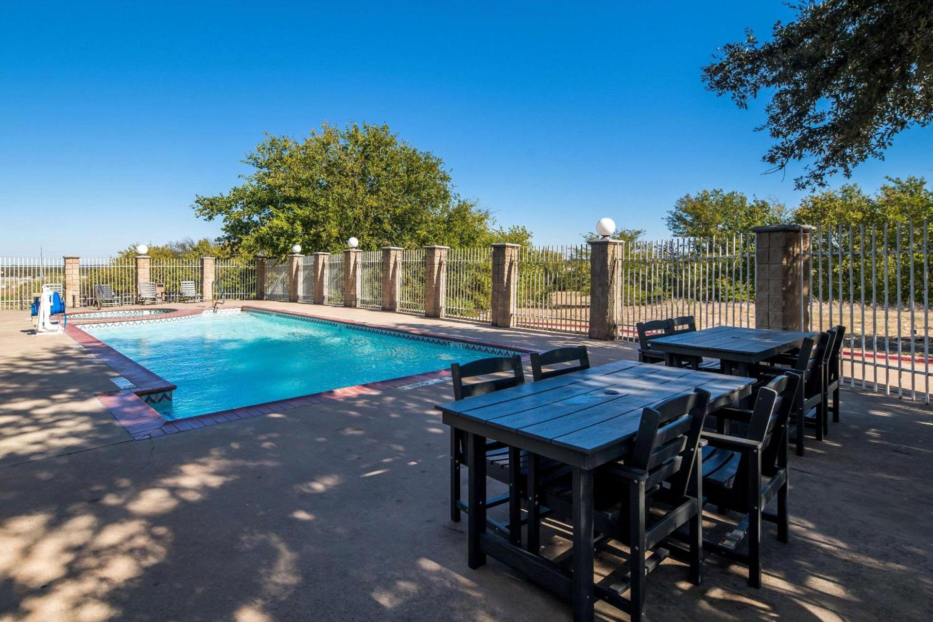 Comfort Suites Roanoke - Fort Worth North photo 34