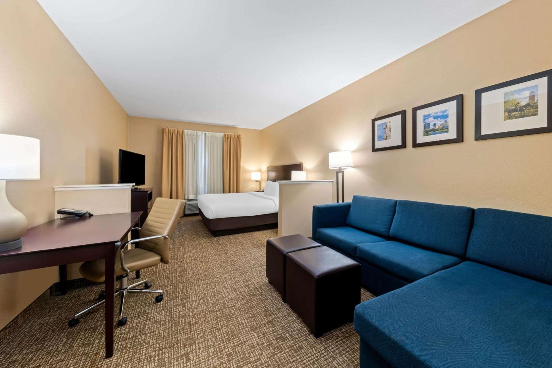 Comfort Suites Roanoke - Fort Worth North photo 25