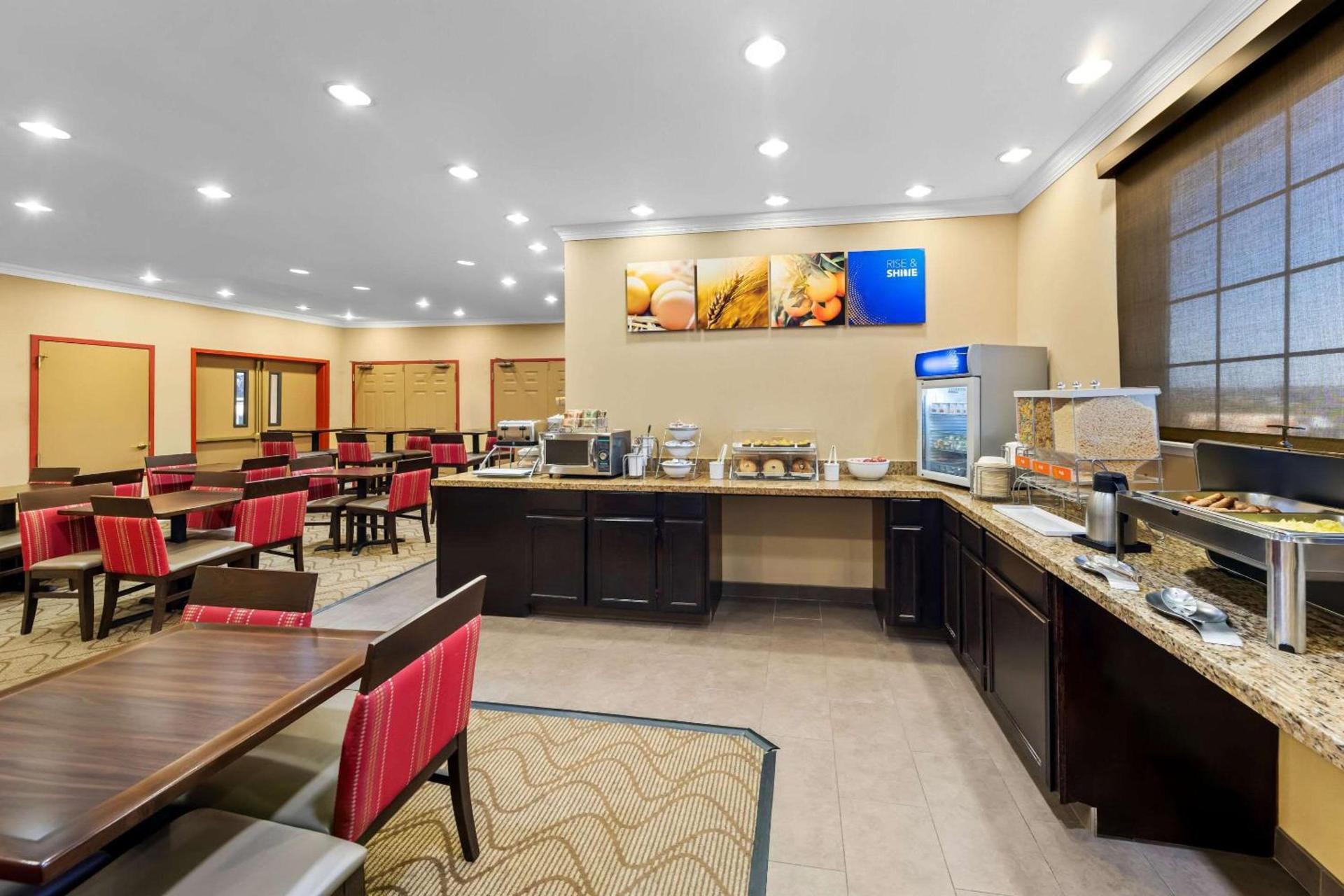 Comfort Suites Roanoke - Fort Worth North photo 39