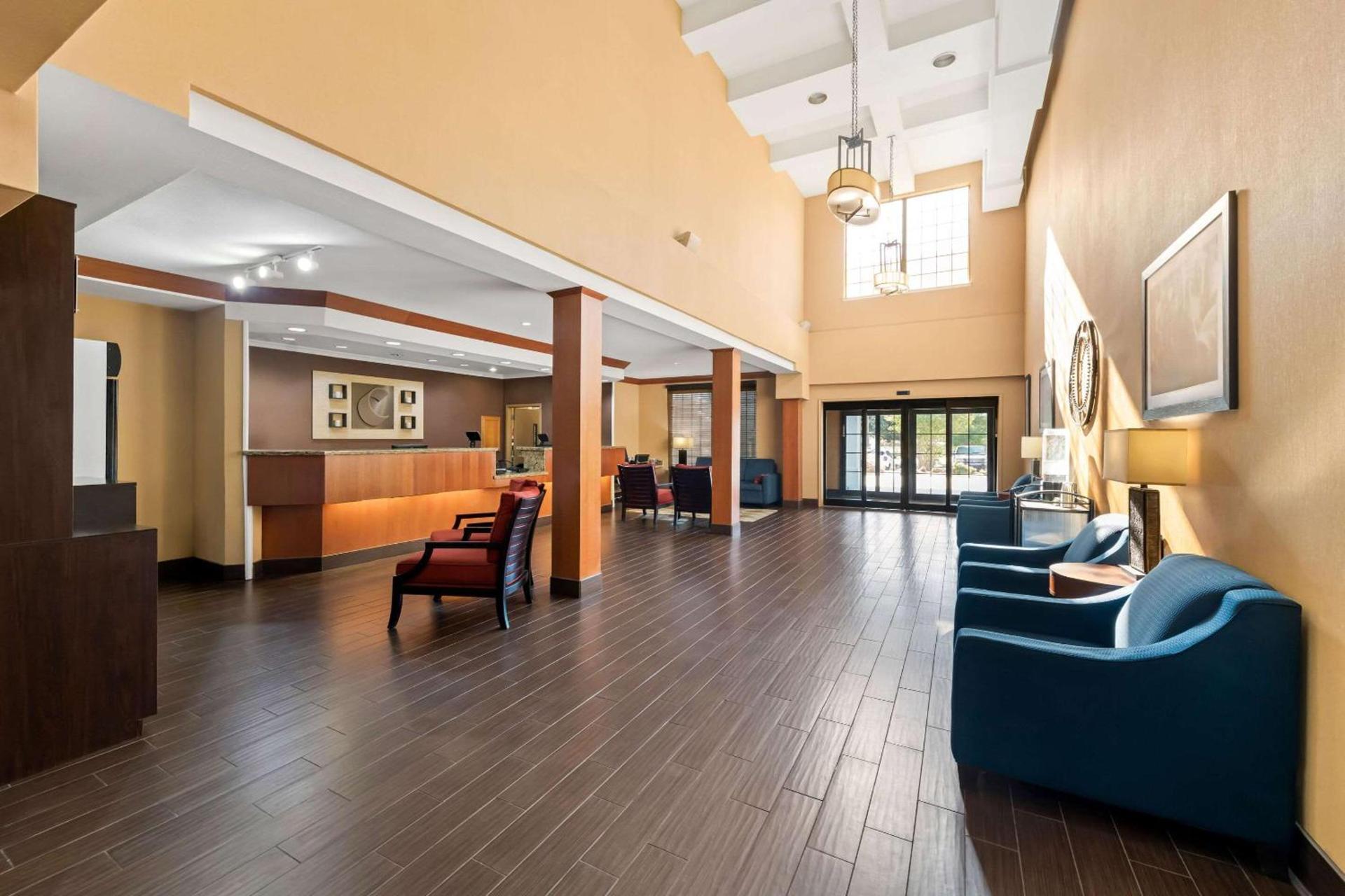Comfort Suites Roanoke - Fort Worth North photo 14
