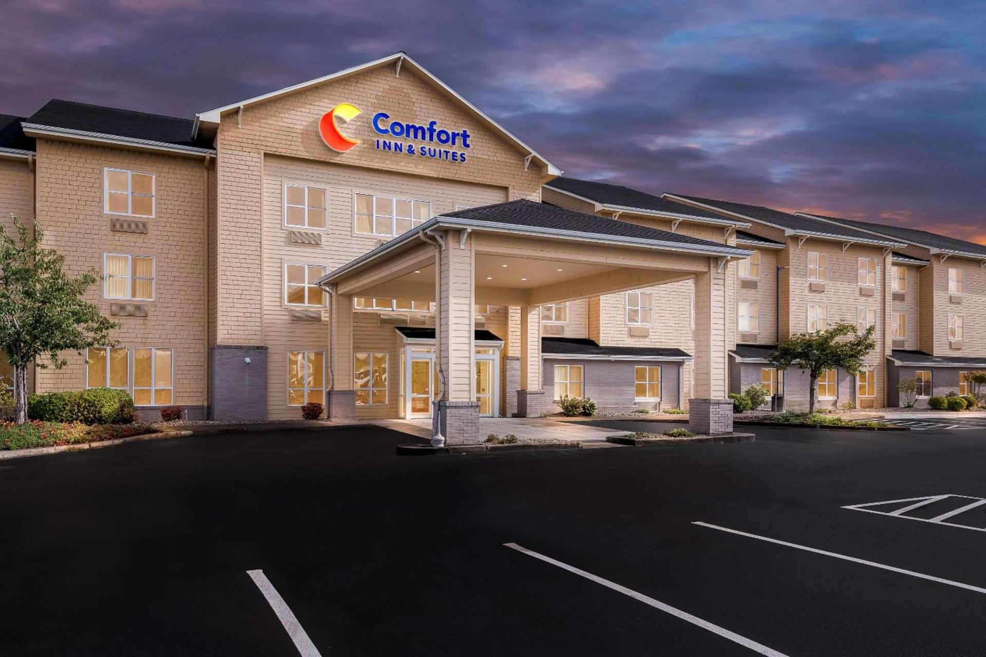 Comfort Inn & Suites Creswell photo 1