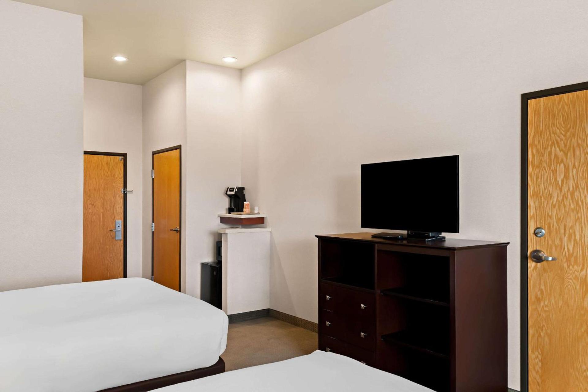 Comfort Inn & Suites Creswell photo 11