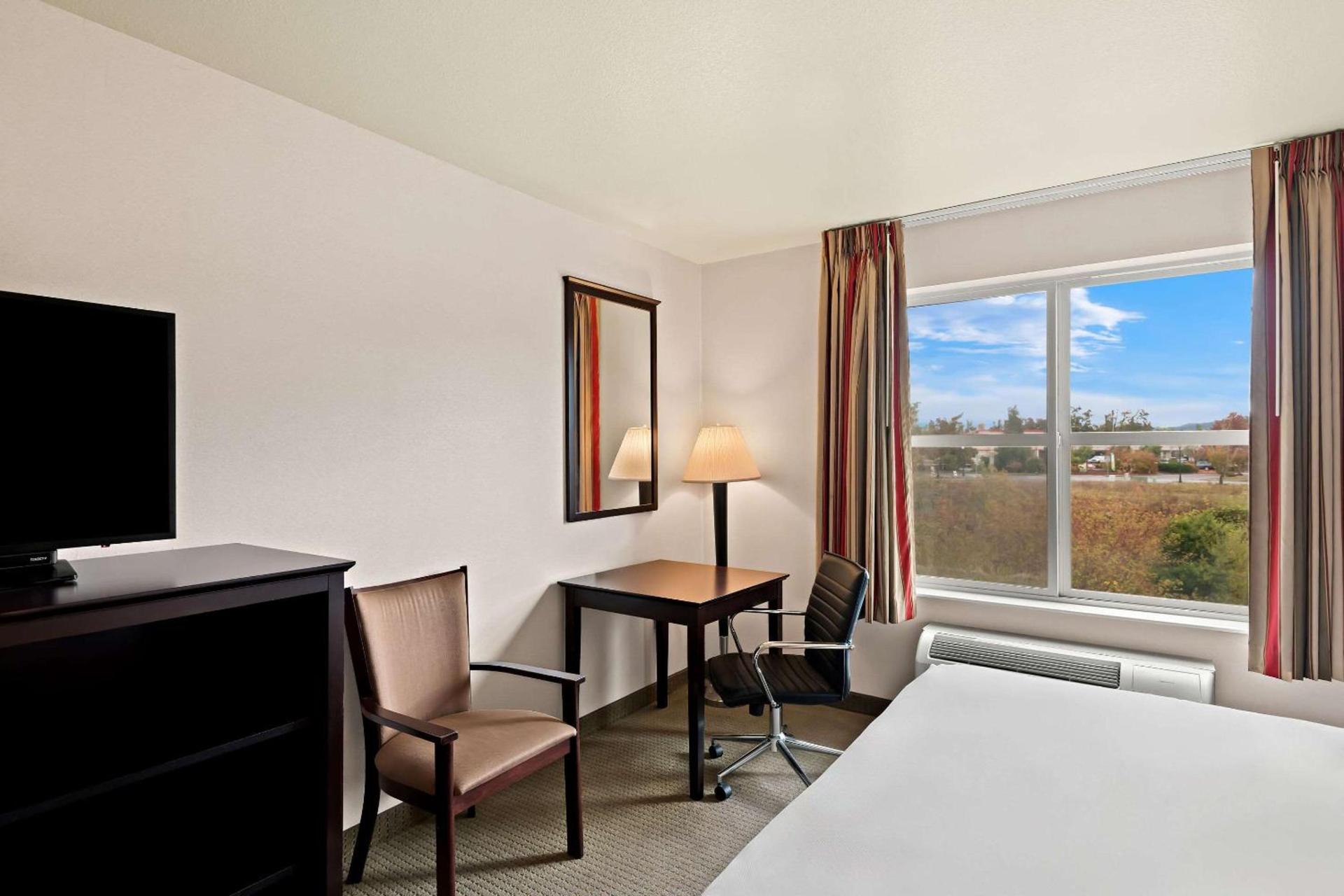Comfort Inn & Suites Creswell photo 14