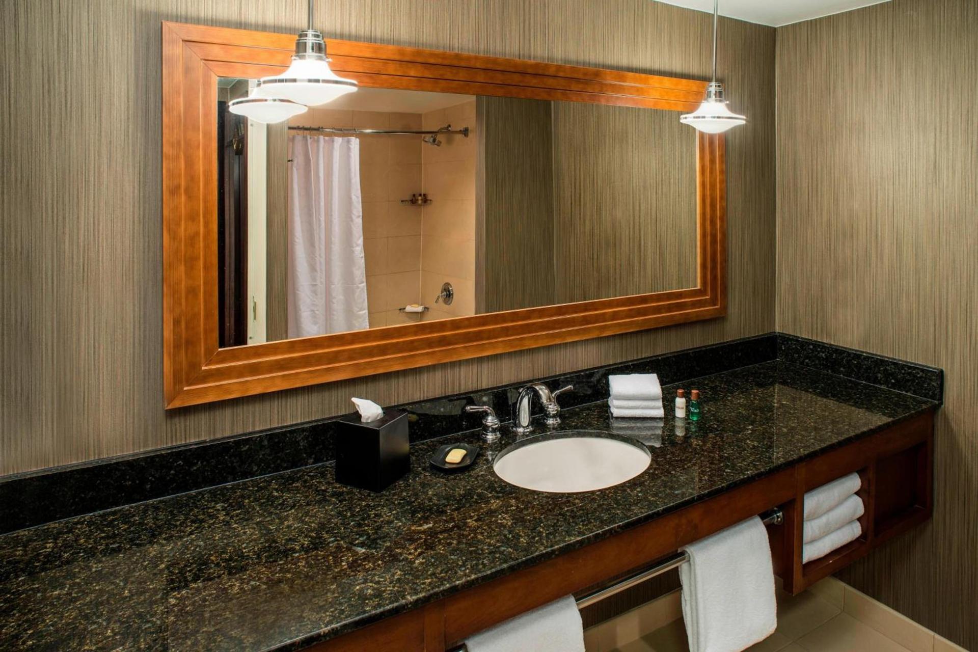 The Plaza Hotel Columbus at Capitol Square photo 6