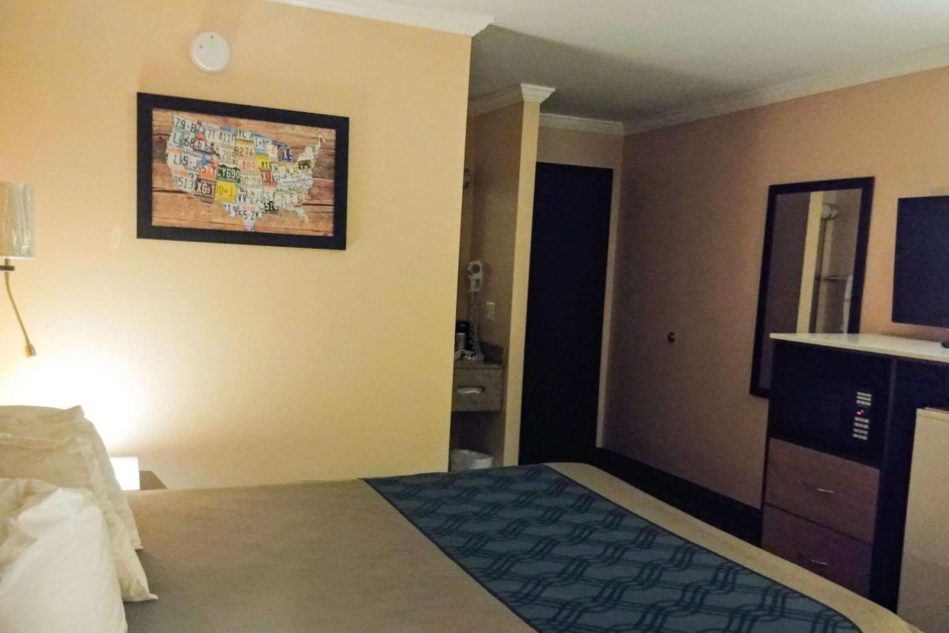 Econo Lodge Milldale - Southington photo 27