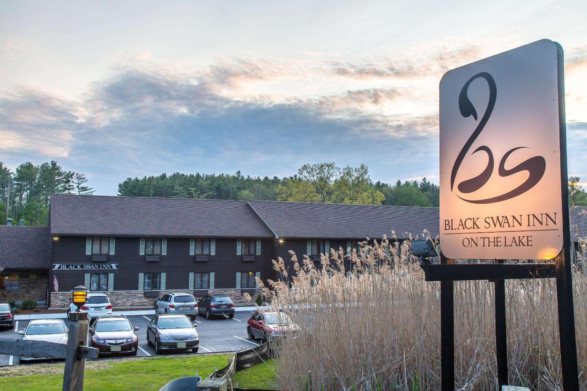The Black Swan Lee - Lenox, an Ascend Collection Hotel photo 2