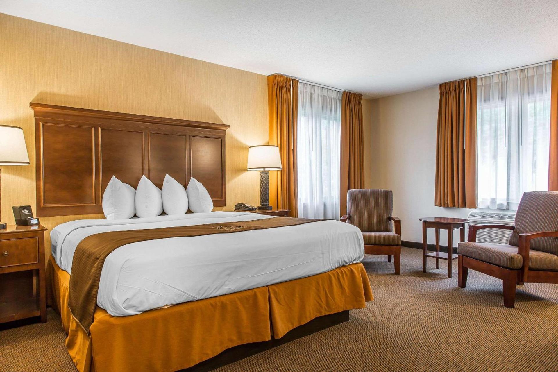 The Black Swan Lee - Lenox, an Ascend Collection Hotel photo 33