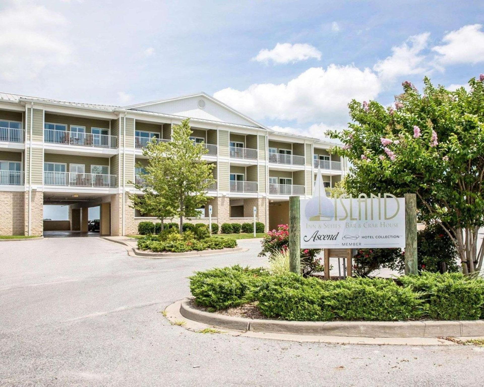 Island Inn & Suites, an Ascend Collection Hotel photo 1