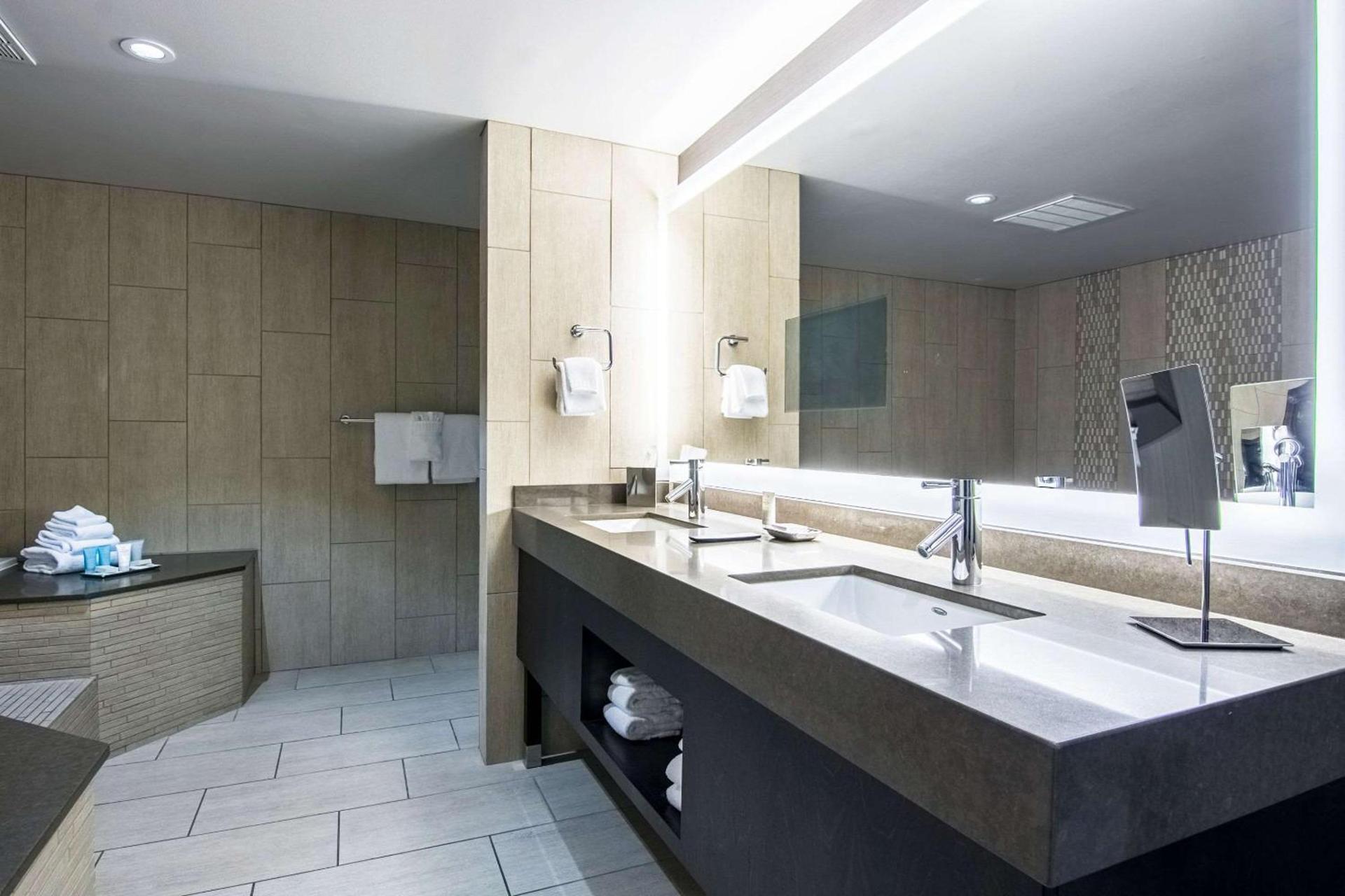 Oasis Hotel and Conv Center, an Ascend Collection Hotel photo 31