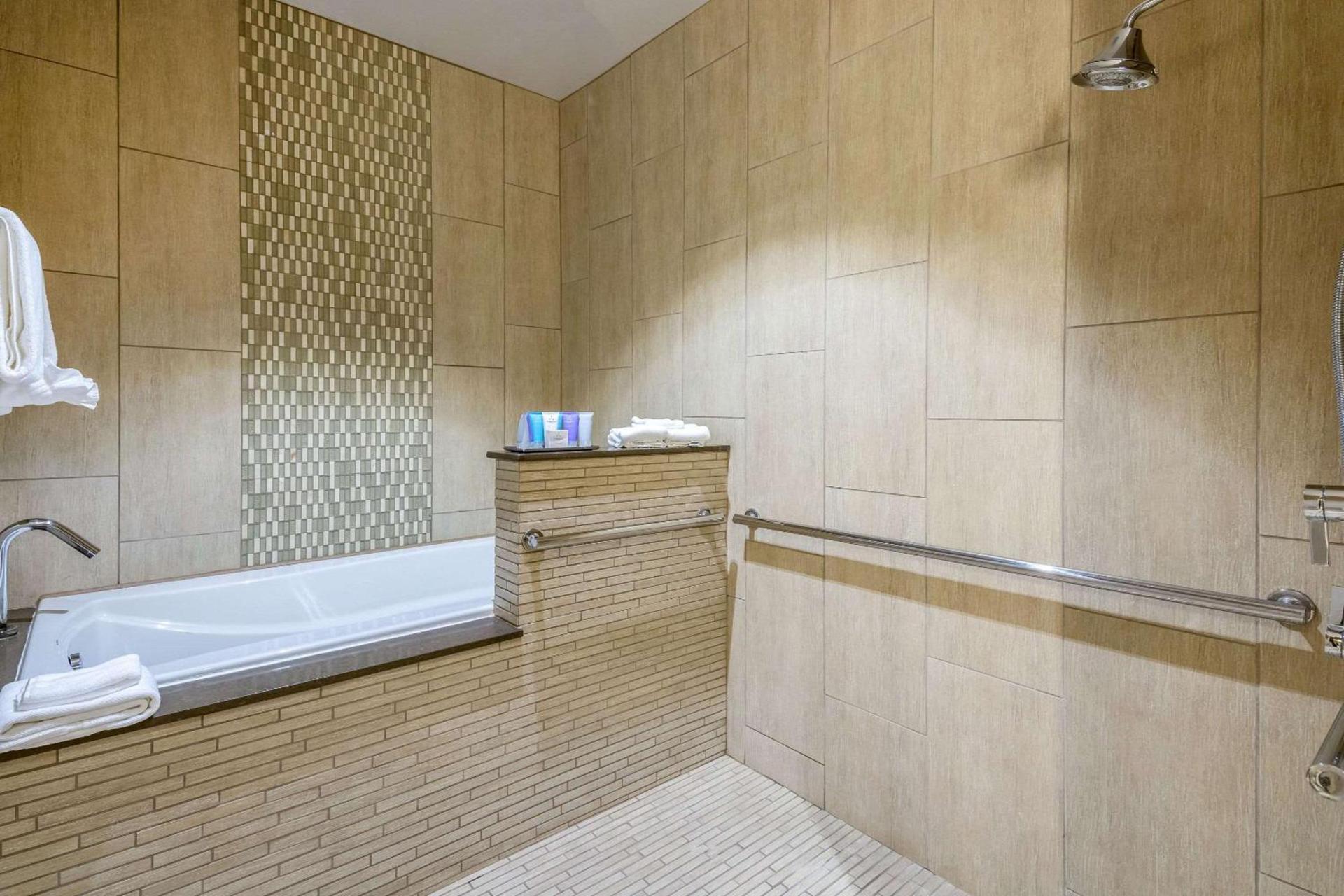 Oasis Hotel and Conv Center, an Ascend Collection Hotel photo 36