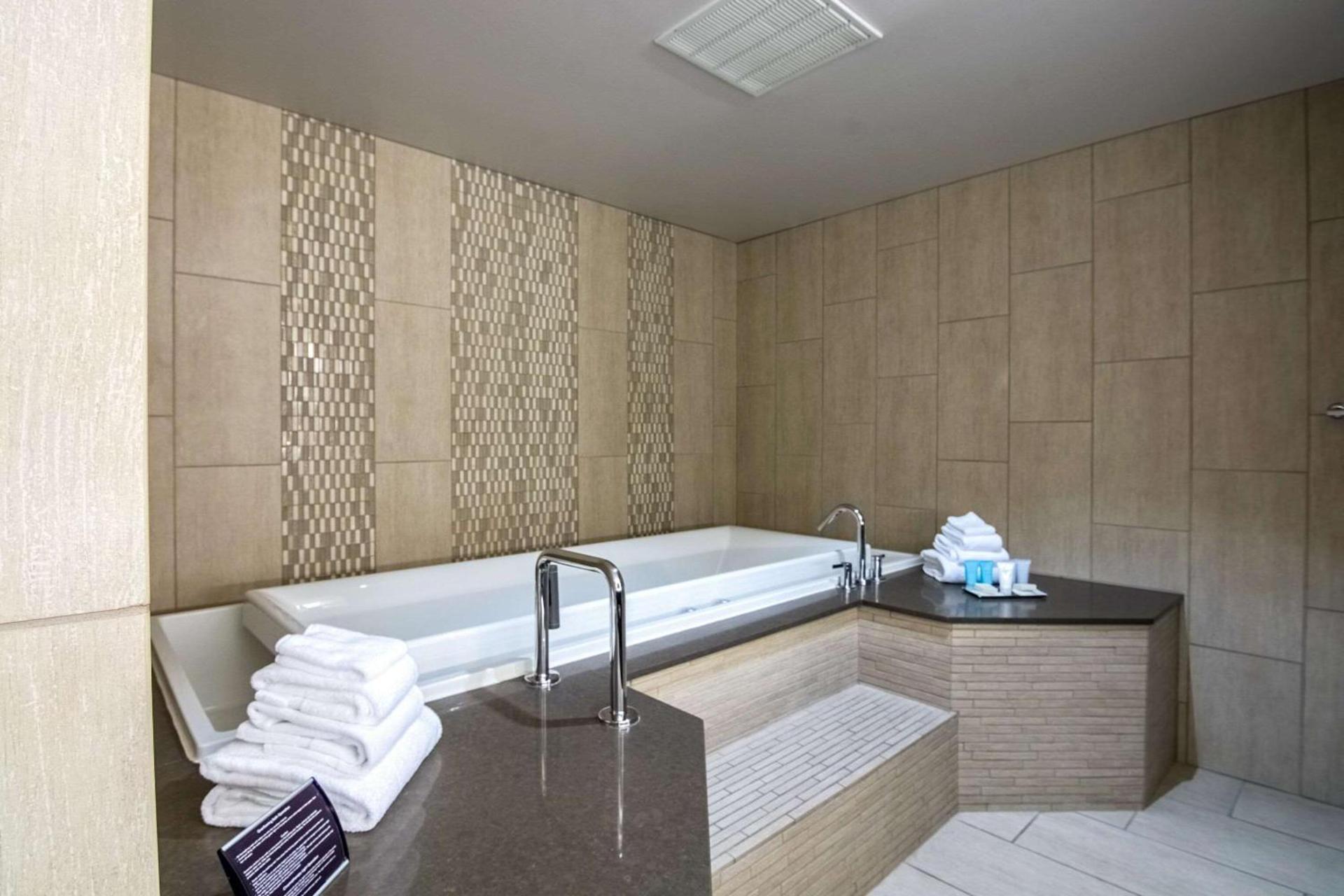 Oasis Hotel and Conv Center, an Ascend Collection Hotel photo 43