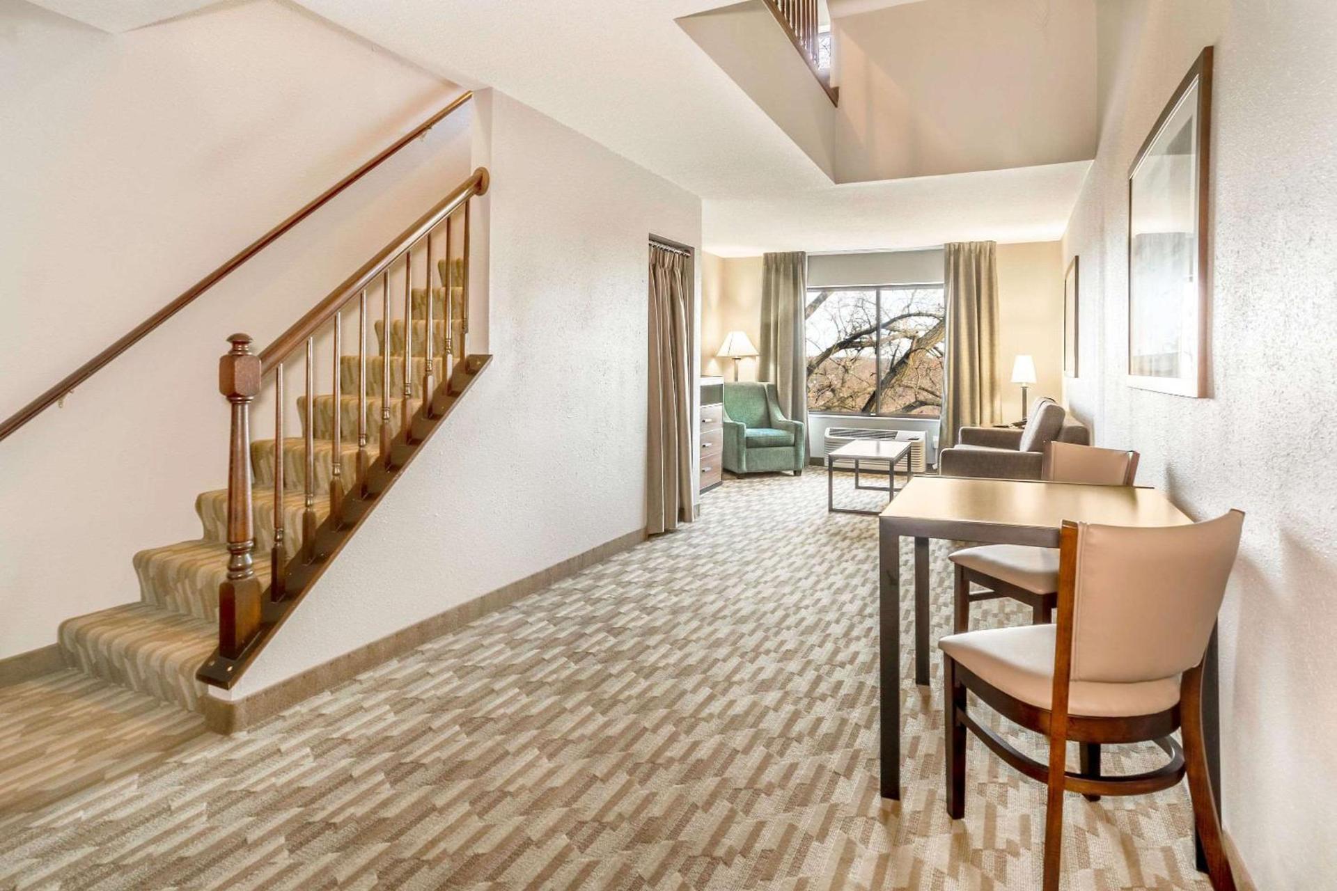 Riverview Inn & Suites, an Ascend Collection Hotel photo 16
