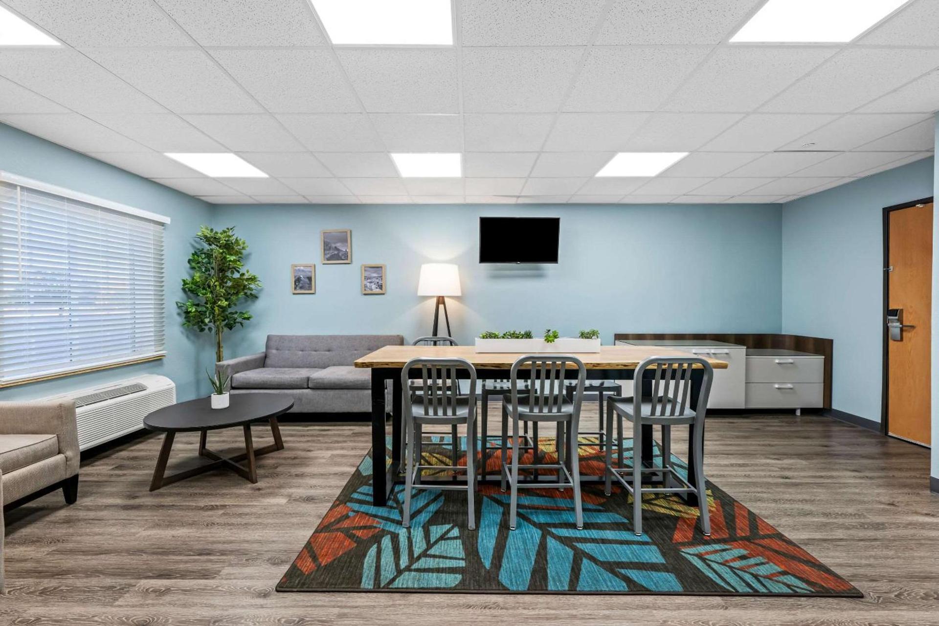 WoodSpring Suites Hobbs photo 6