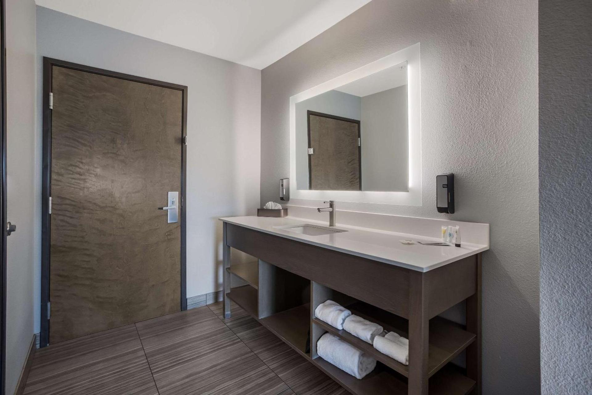 Hotel 28 Boise Airport, an Ascend Collection Hotel photo 10