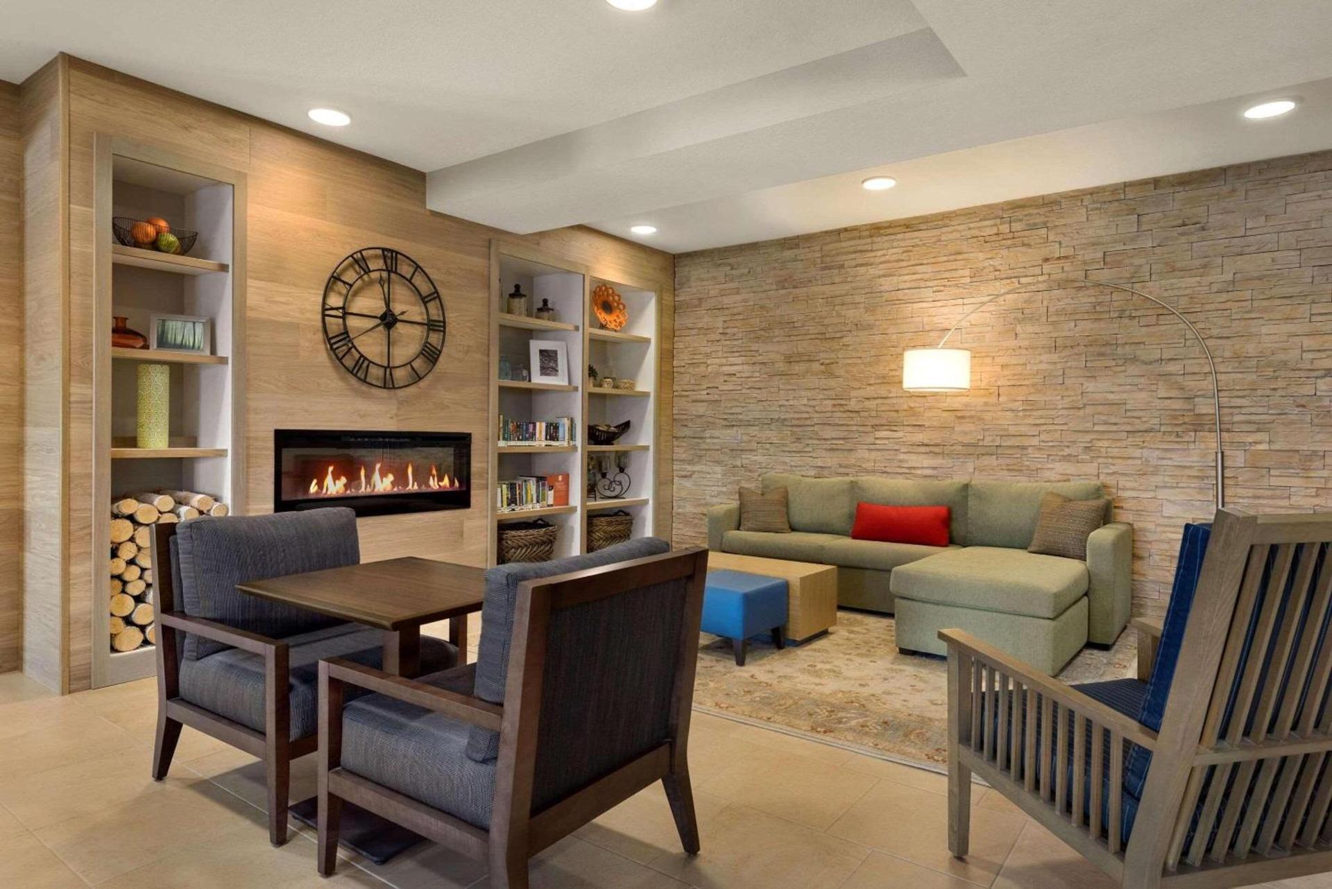 Country Inn & Suites by Radisson, St Cloud West, MN photo 7
