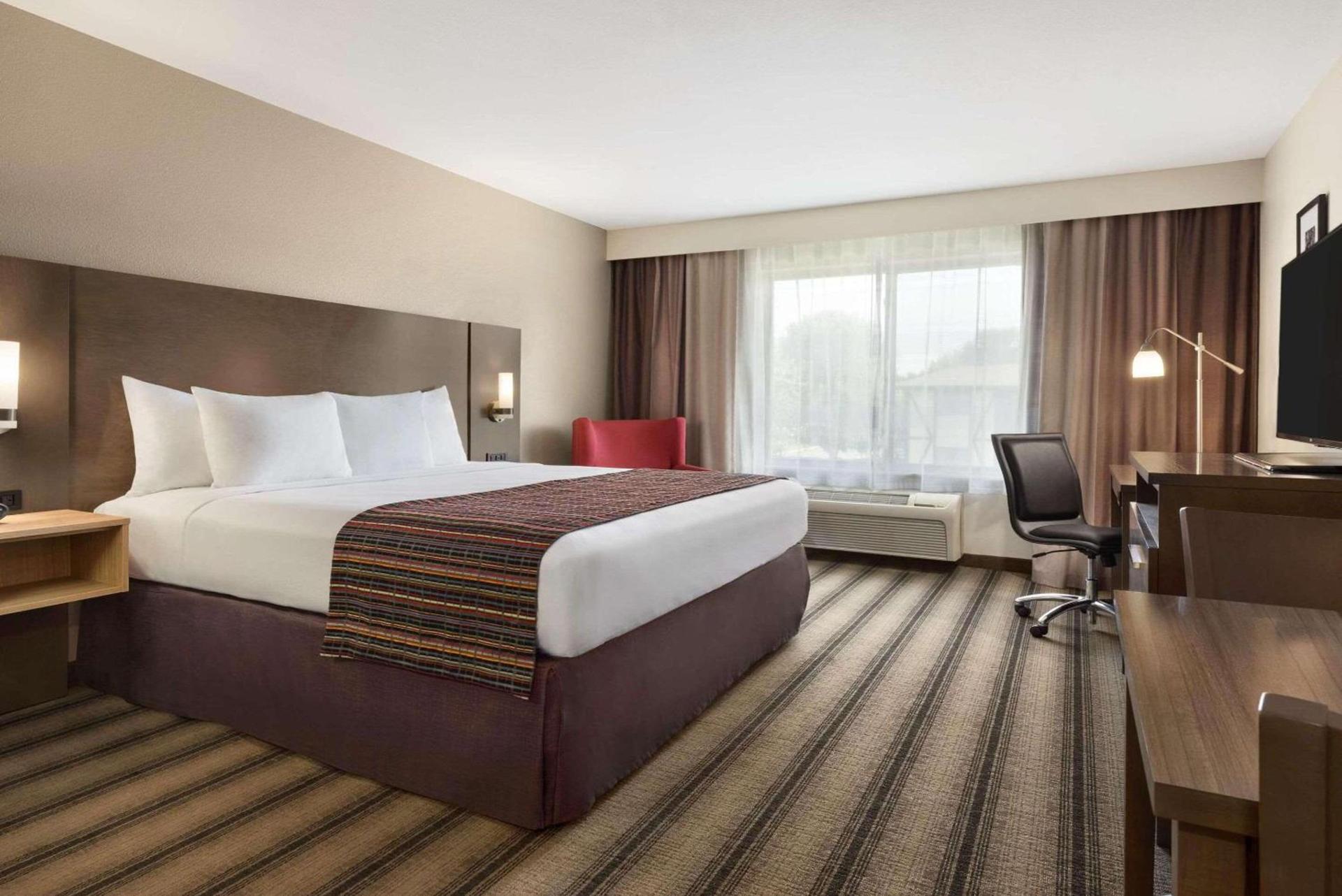Country Inn & Suites by Radisson, St Cloud West, MN photo 9