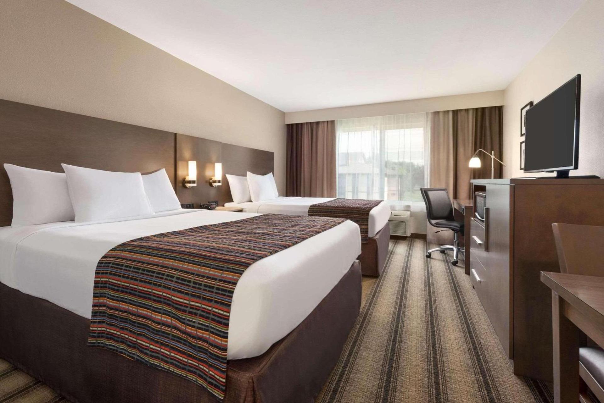 Country Inn & Suites by Radisson, St Cloud West, MN photo 5