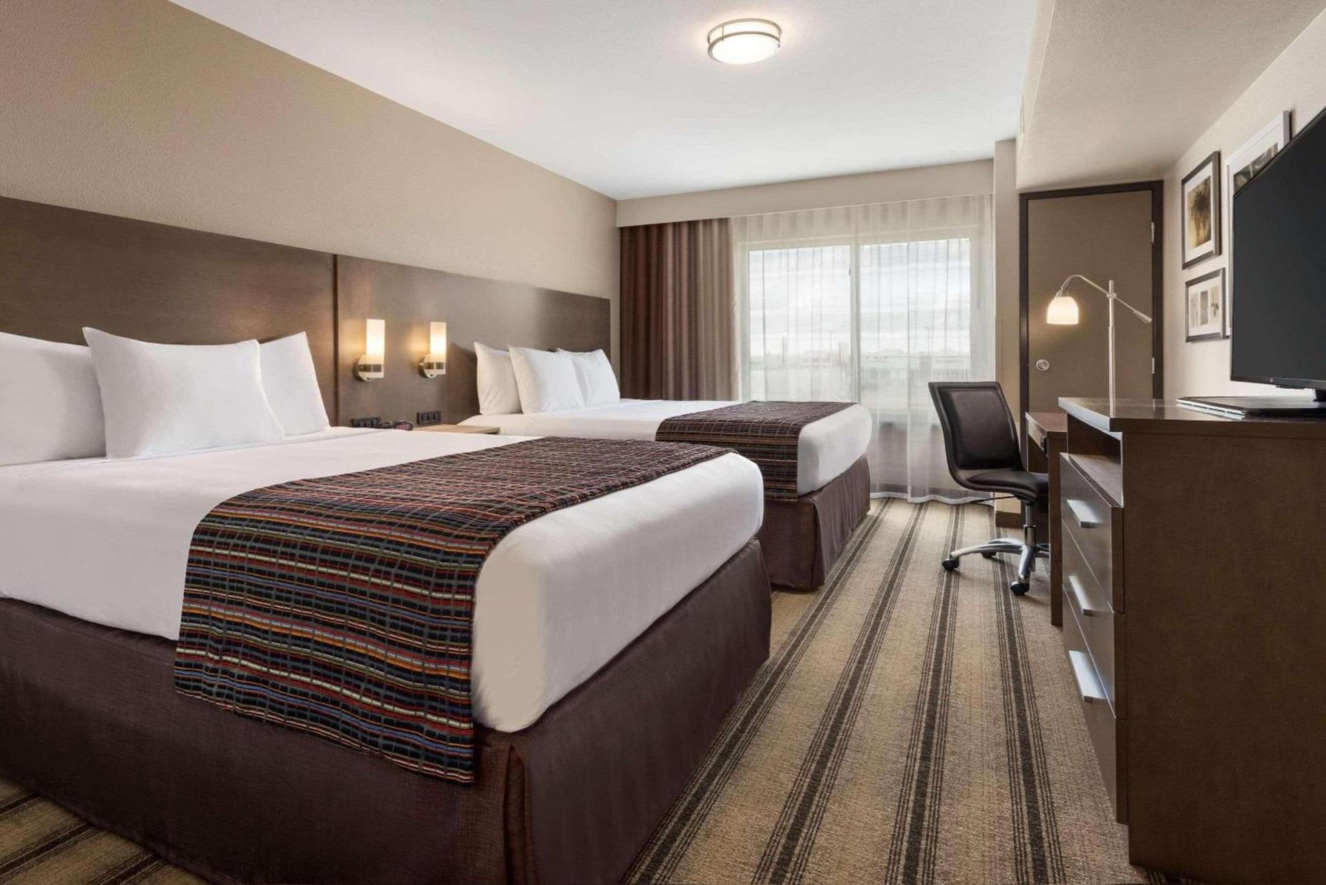 Country Inn & Suites by Radisson, St Cloud West, MN photo 3