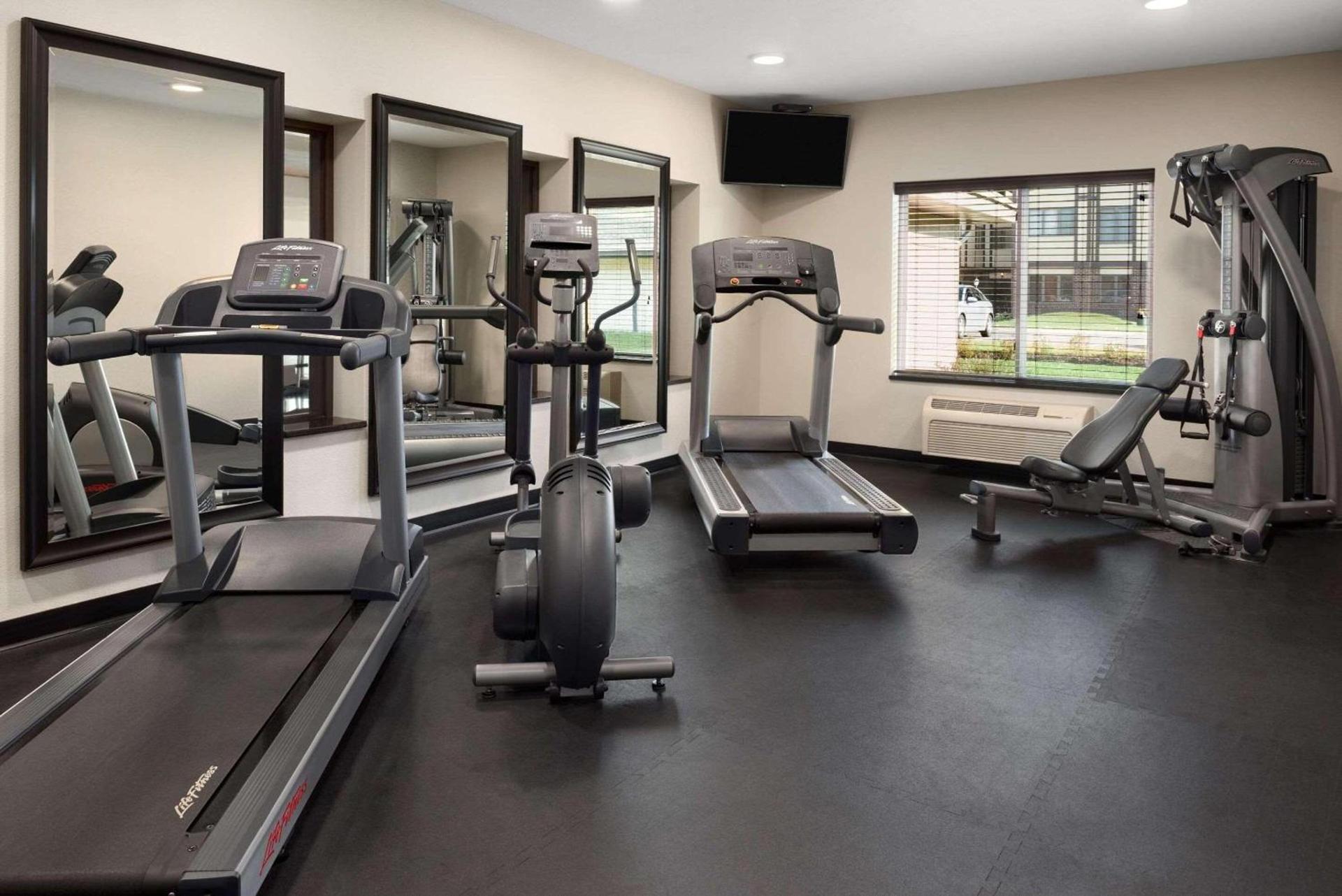 Country Inn & Suites by Radisson, St Cloud West, MN photo 14