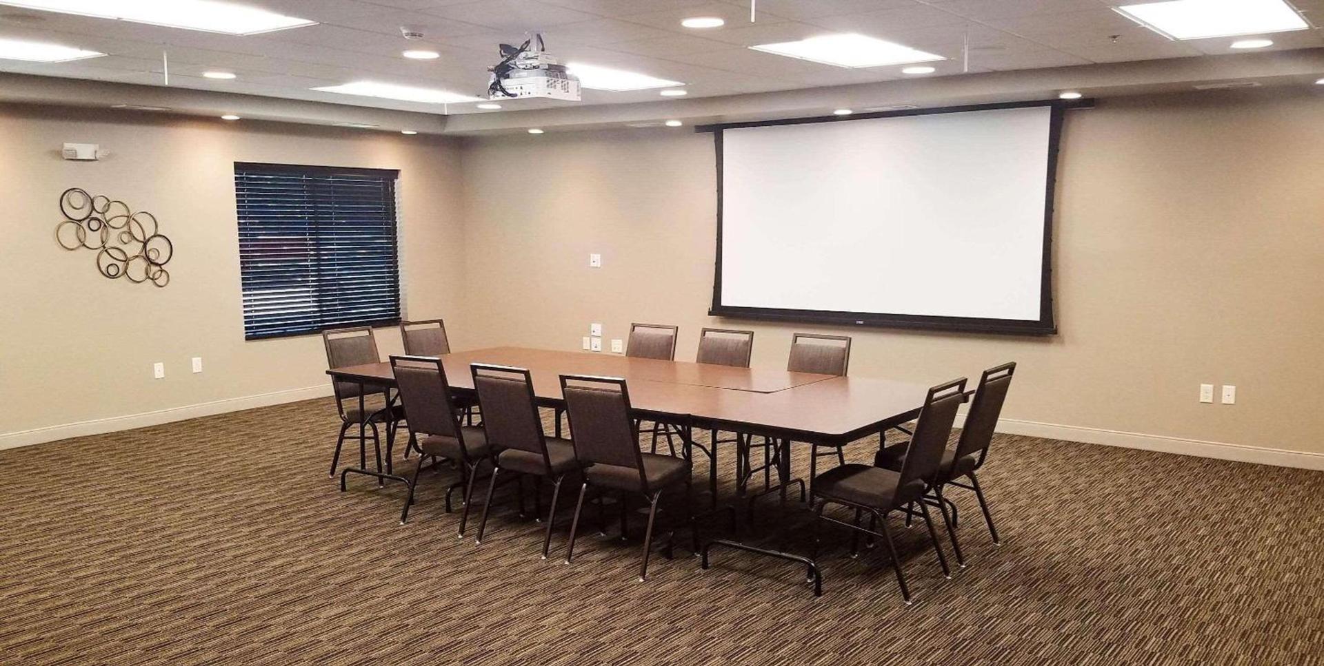 Country Inn & Suites by Radisson, St Cloud West, MN photo 4