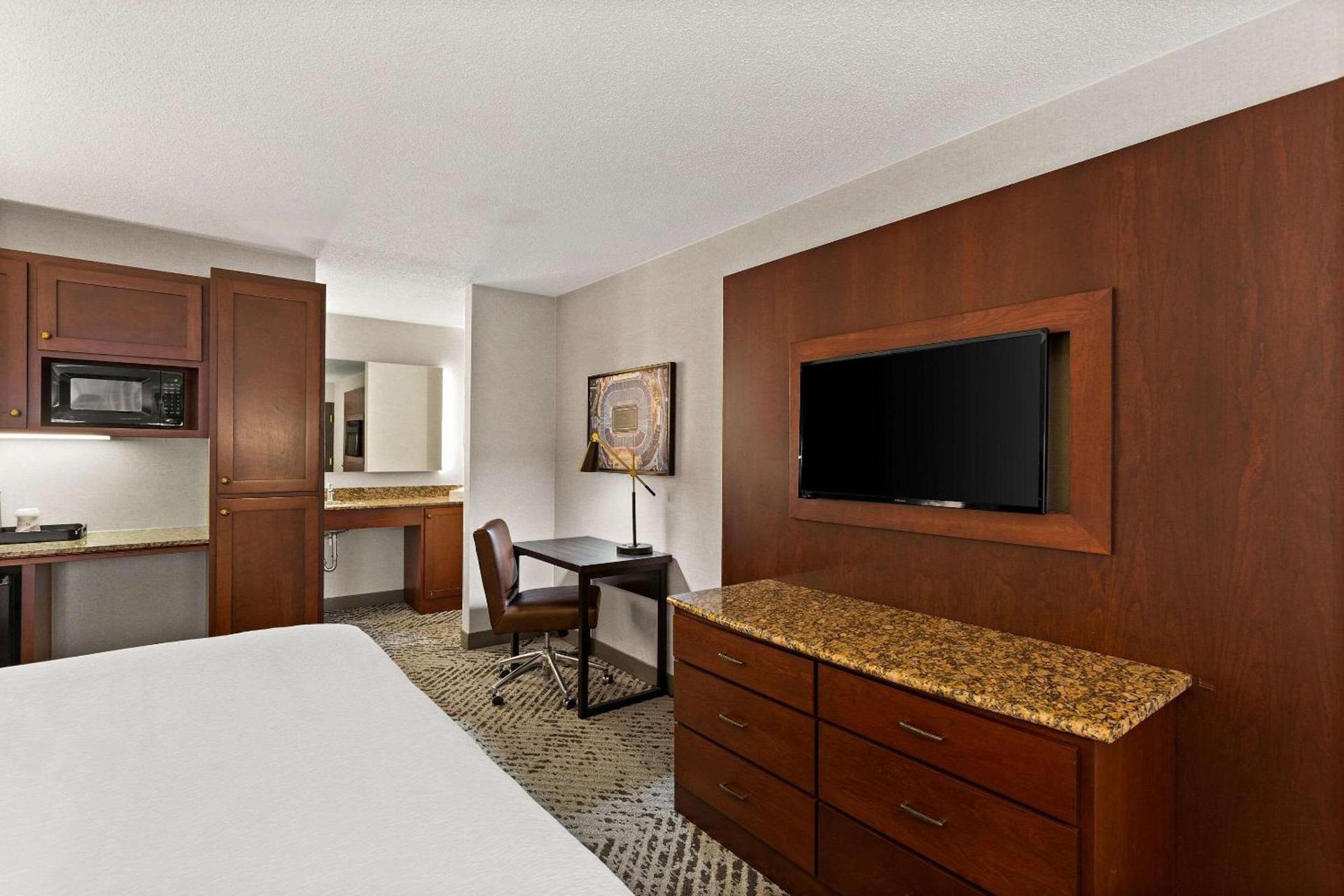 Wingate by Wyndham South Bend - Notre Dame photo 8