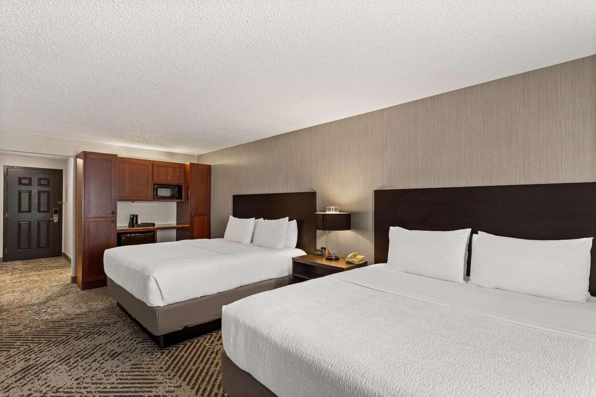 Wingate by Wyndham South Bend - Notre Dame photo 11