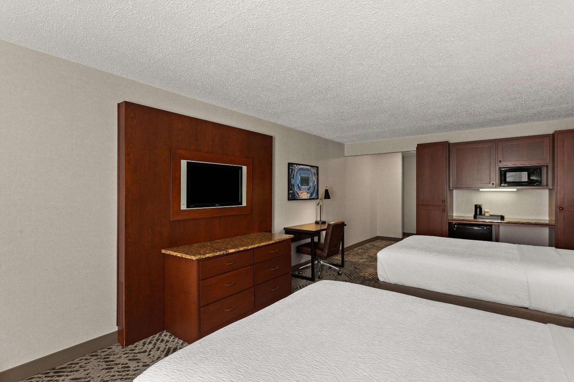 Wingate by Wyndham South Bend - Notre Dame photo 12