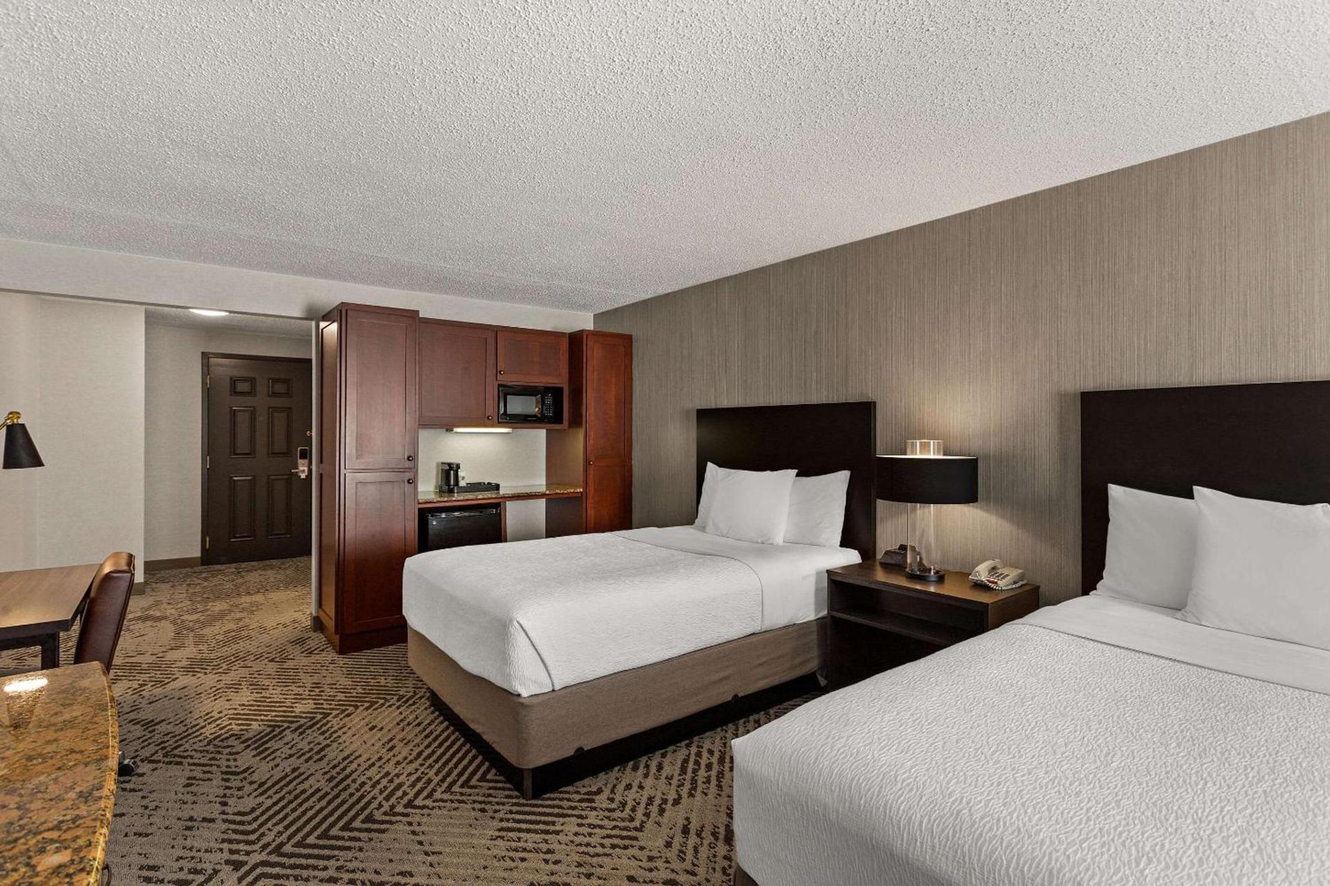 Wingate by Wyndham South Bend - Notre Dame photo 13