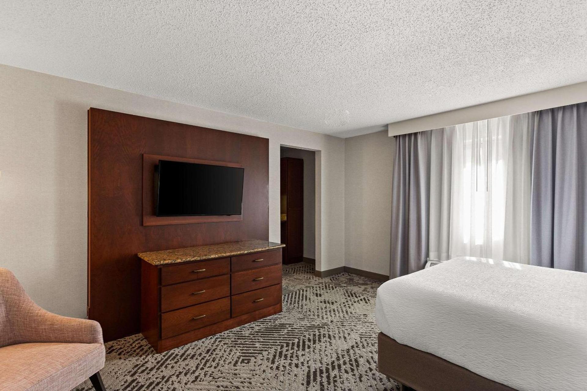 Wingate by Wyndham South Bend - Notre Dame photo 14