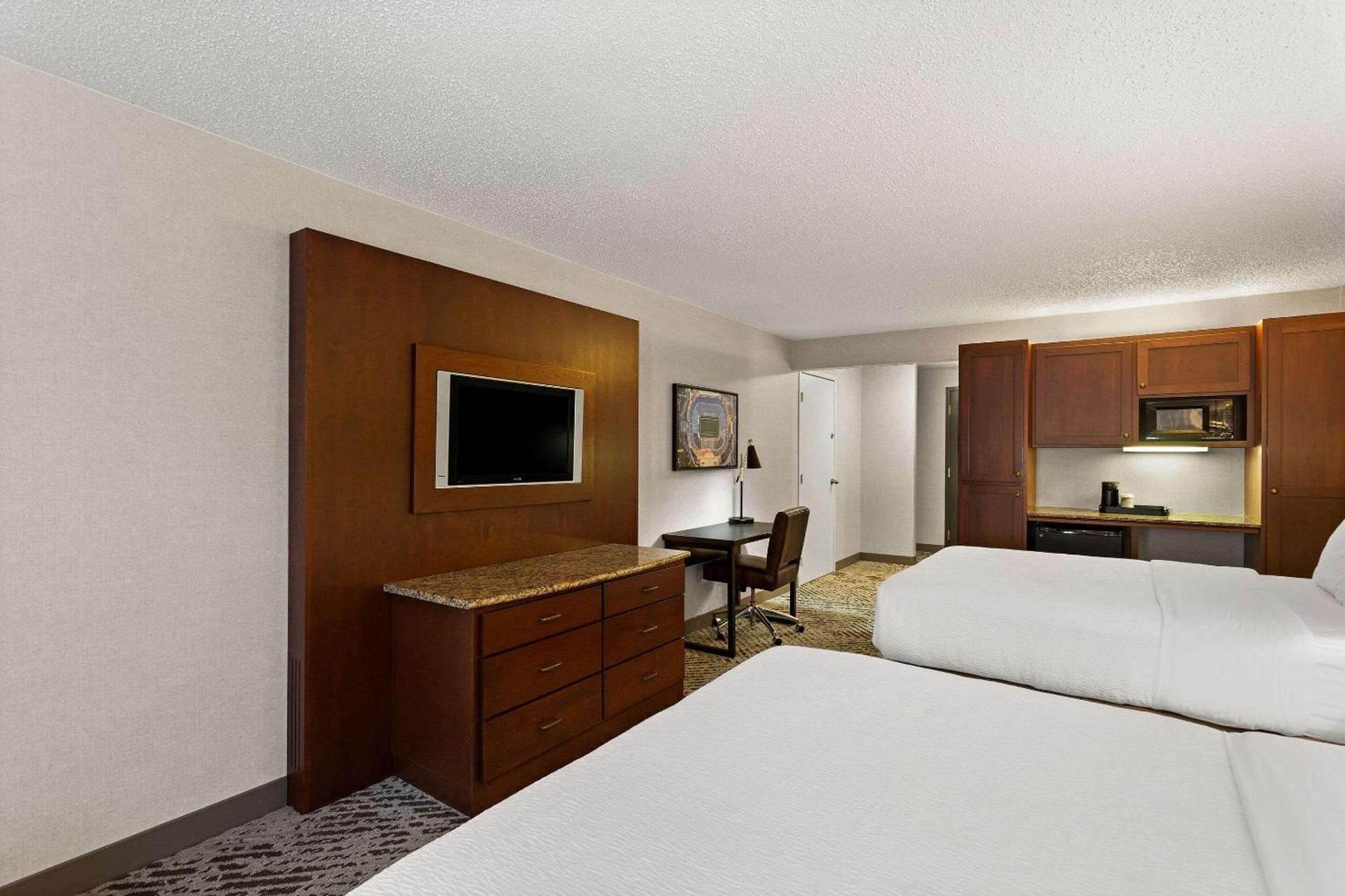 Wingate by Wyndham South Bend - Notre Dame photo 17