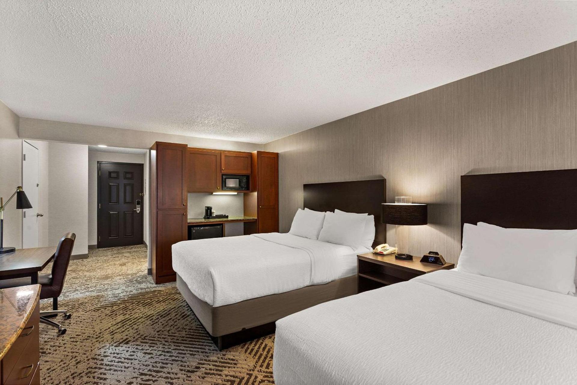 Wingate by Wyndham South Bend - Notre Dame photo 18