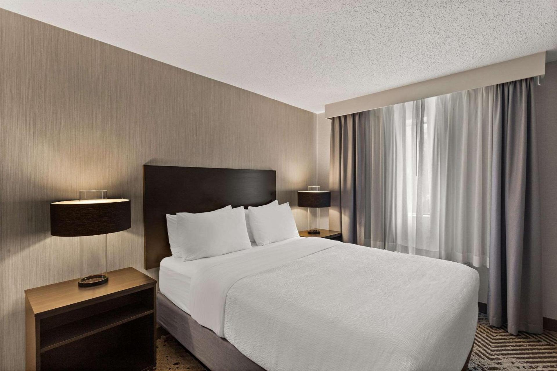 Wingate by Wyndham South Bend - Notre Dame photo 23