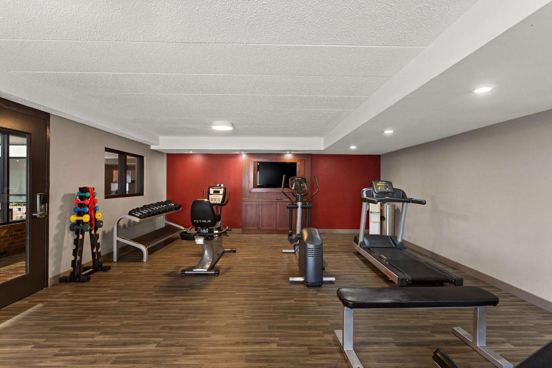Wingate by Wyndham South Bend - Notre Dame photo 28