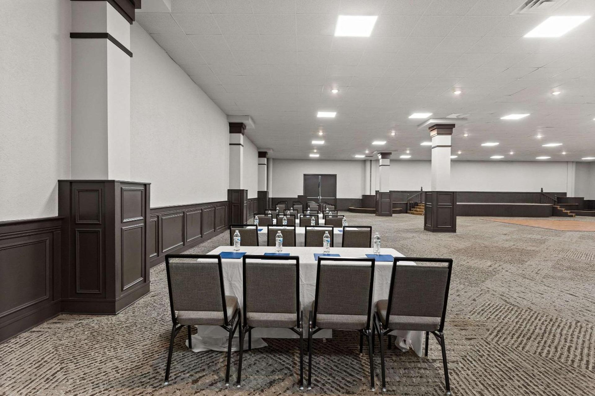 Wingate by Wyndham South Bend - Notre Dame photo 32