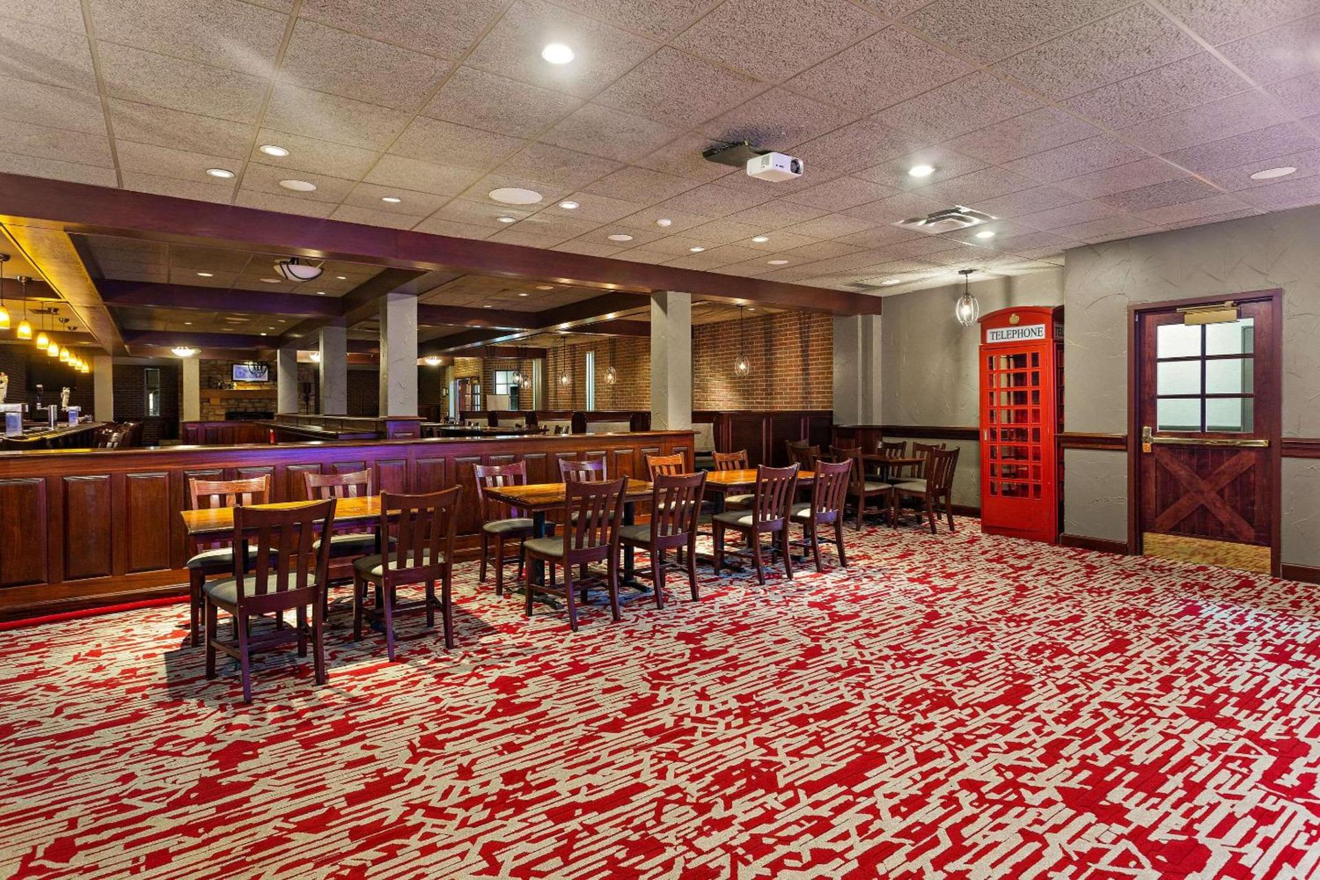 Wingate by Wyndham South Bend - Notre Dame photo 39