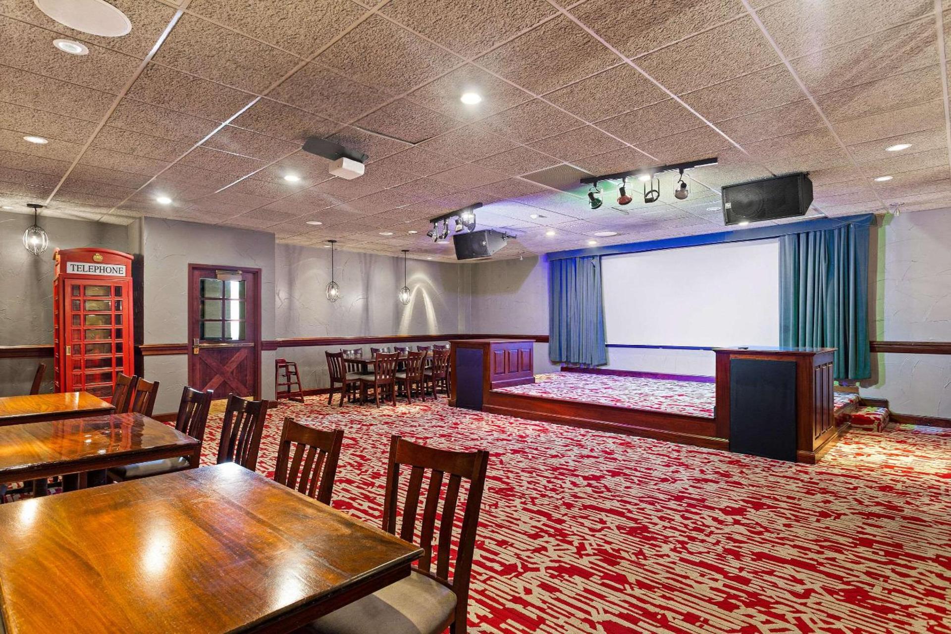 Wingate by Wyndham South Bend - Notre Dame photo 38