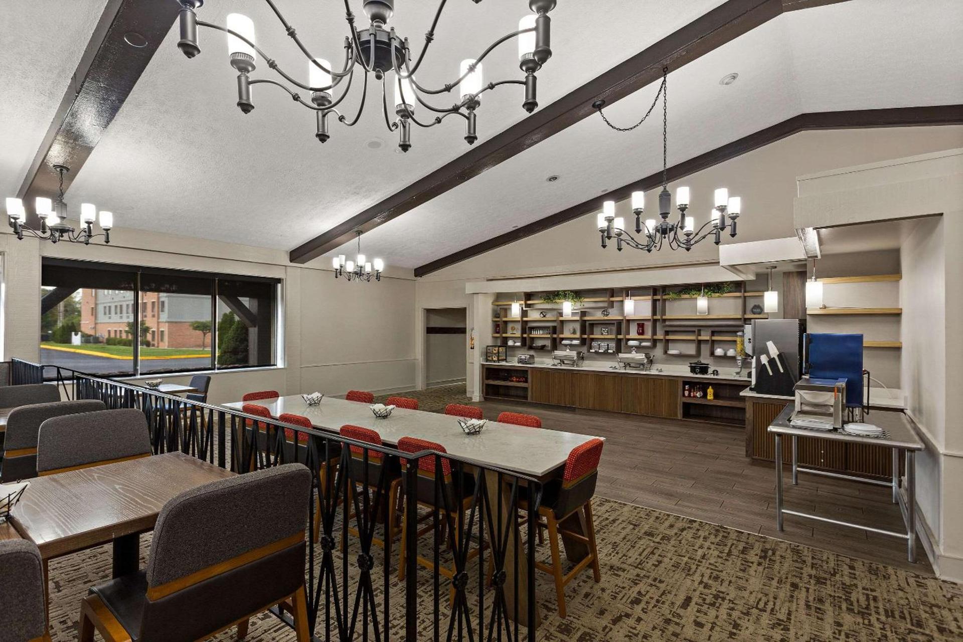 Wingate by Wyndham South Bend - Notre Dame photo 37