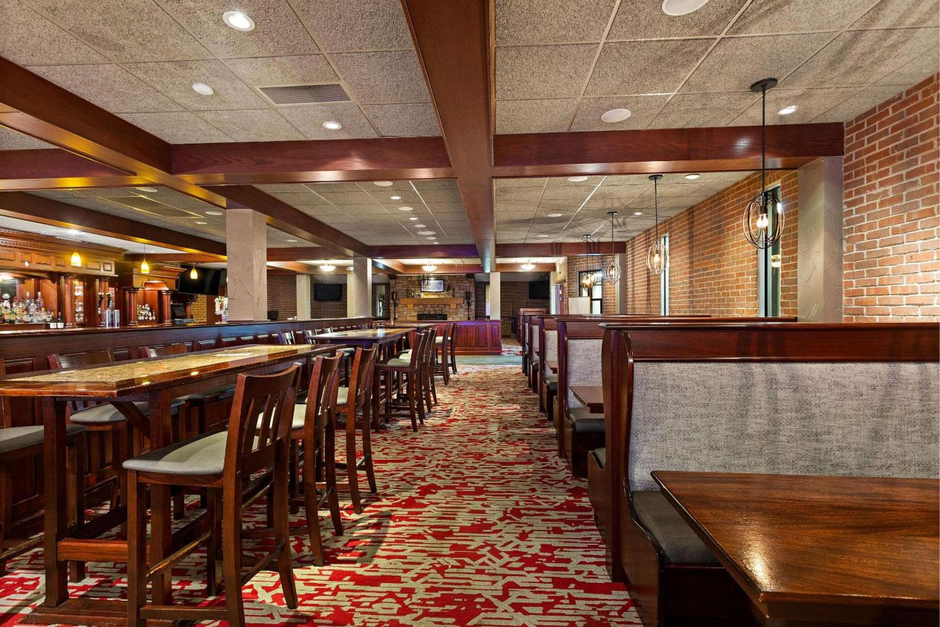 Wingate by Wyndham South Bend - Notre Dame photo 40