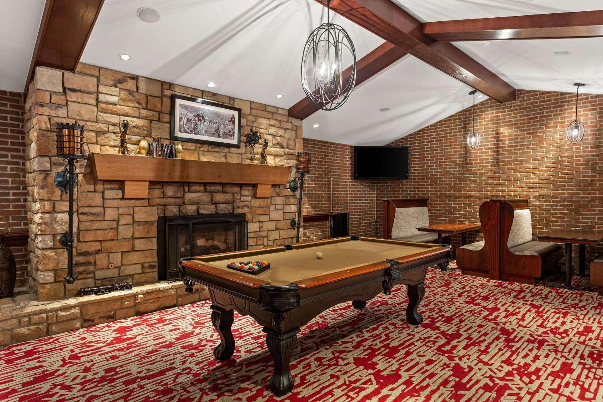 Wingate by Wyndham South Bend - Notre Dame photo 42