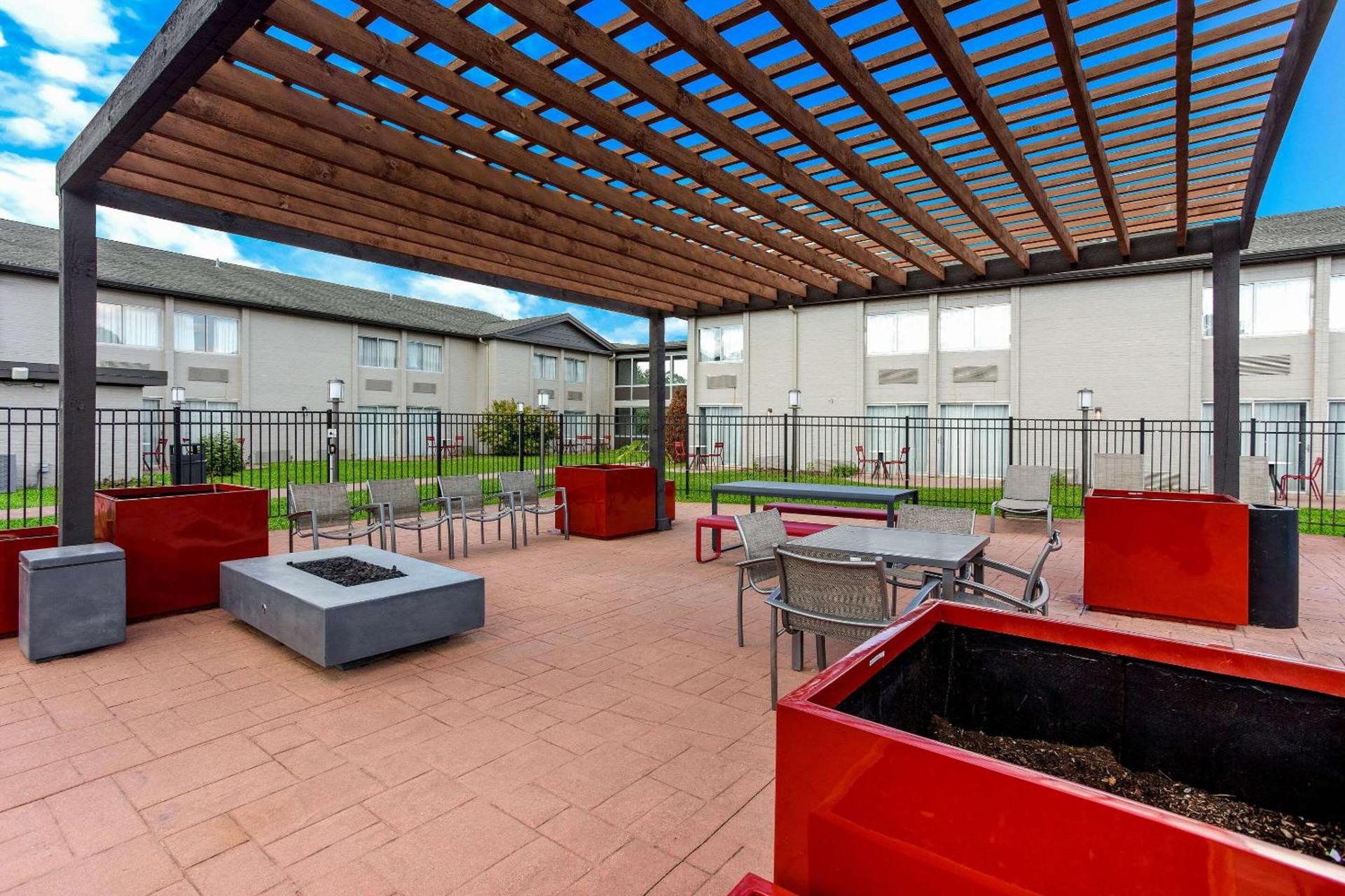 Wingate by Wyndham South Bend - Notre Dame photo 44