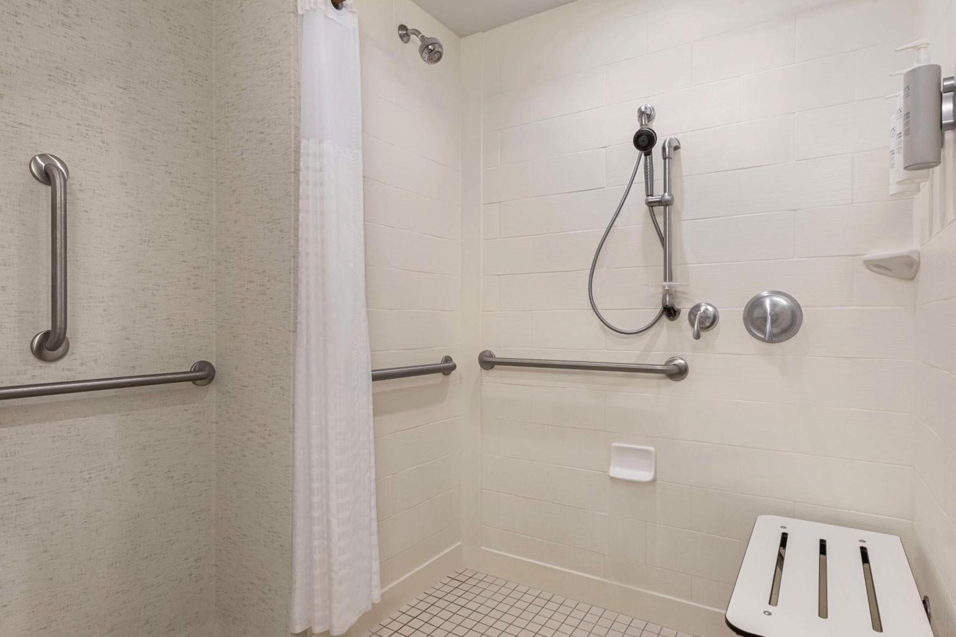 Hampton Inn & Suites Pittsburgh Waterfront West Homestead photo 42