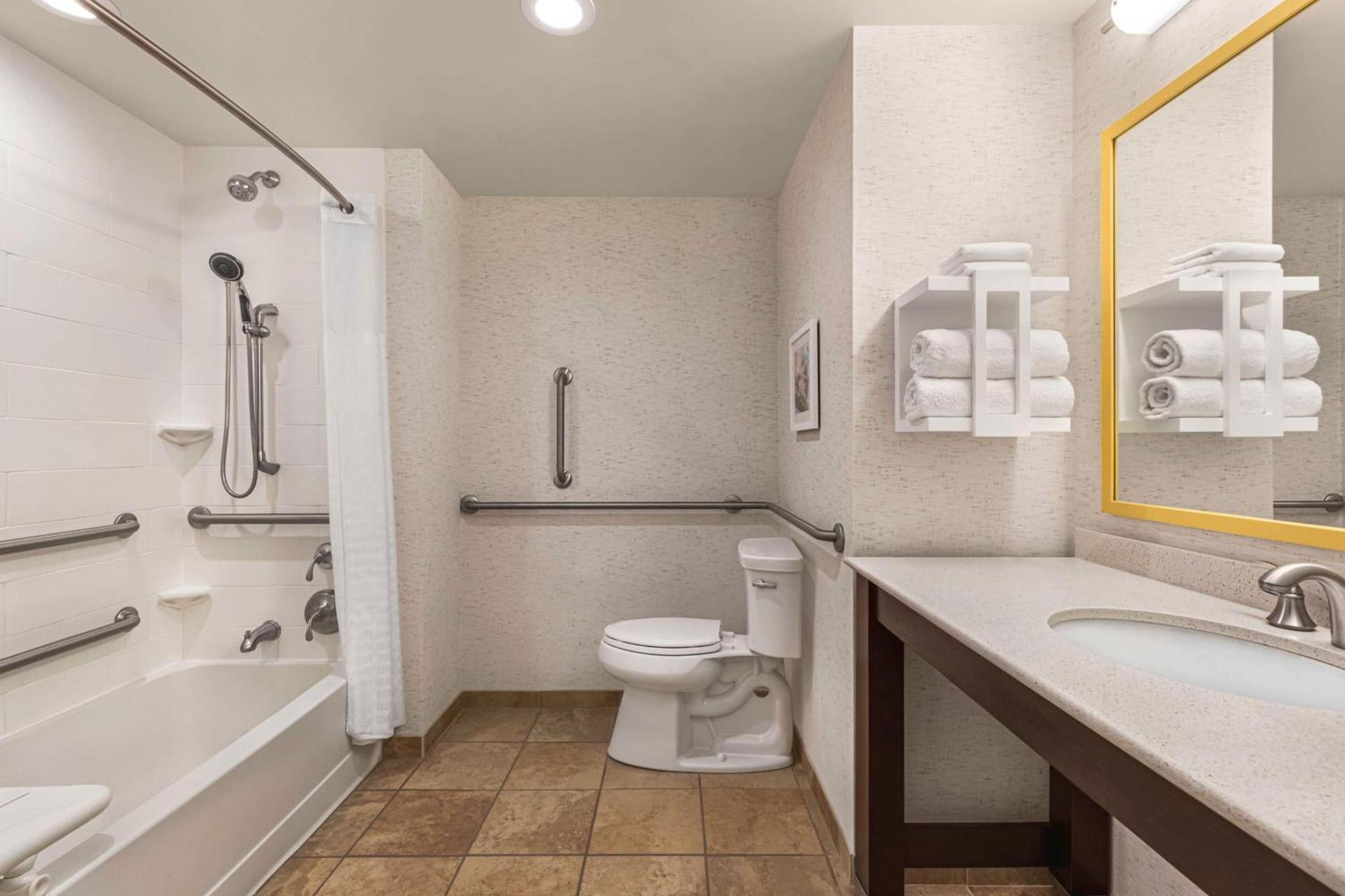 Hampton Inn & Suites Pittsburgh Waterfront West Homestead photo 43