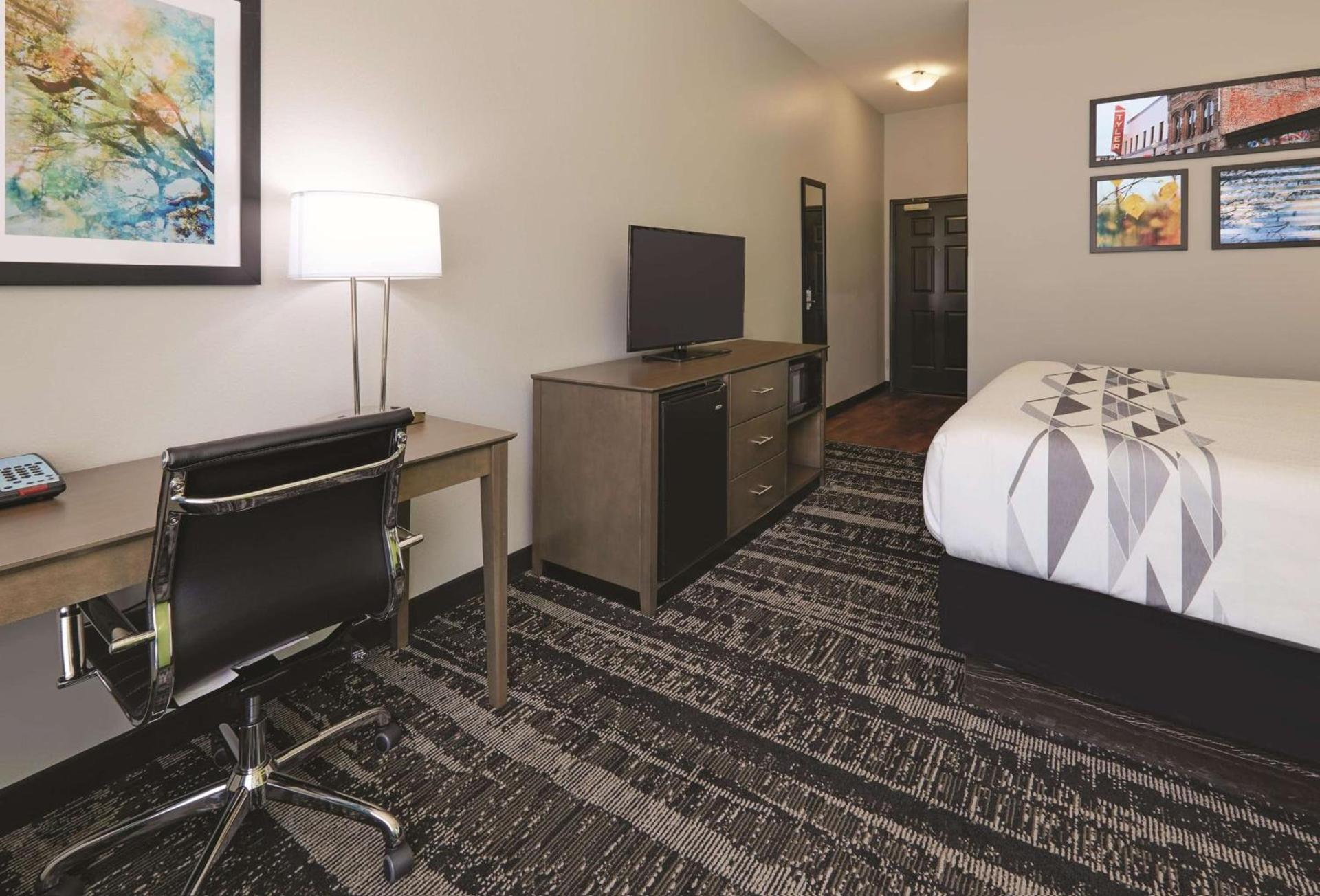 La Quinta by Wyndham Tyler South photo 16